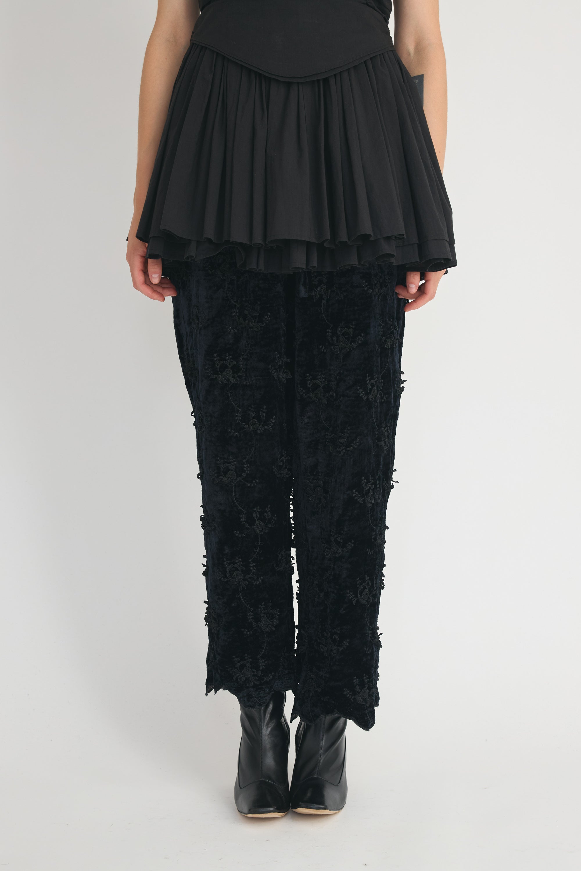 velvet 3D embroidery pants│BLACK 