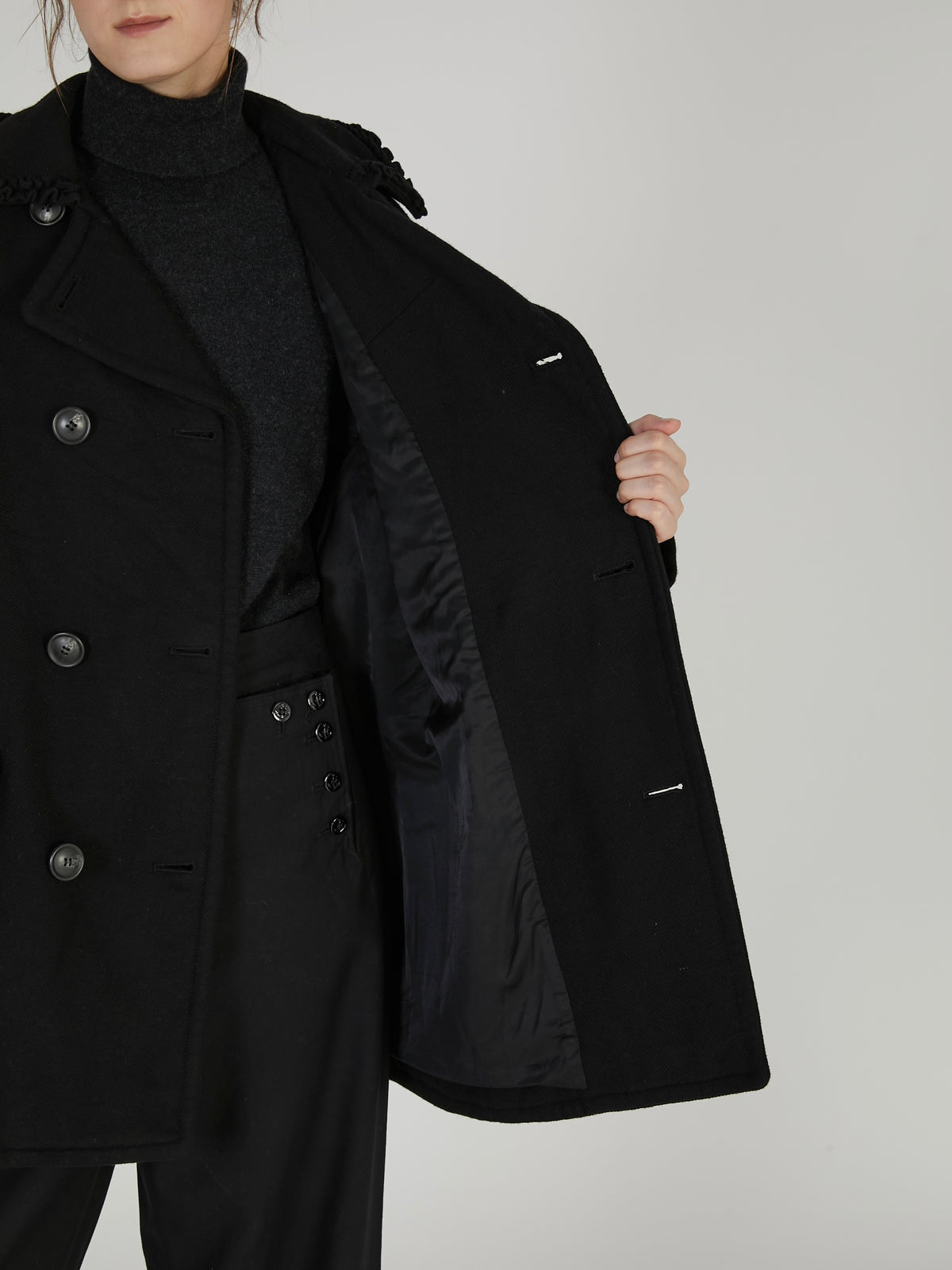 over P coat|BLACK
