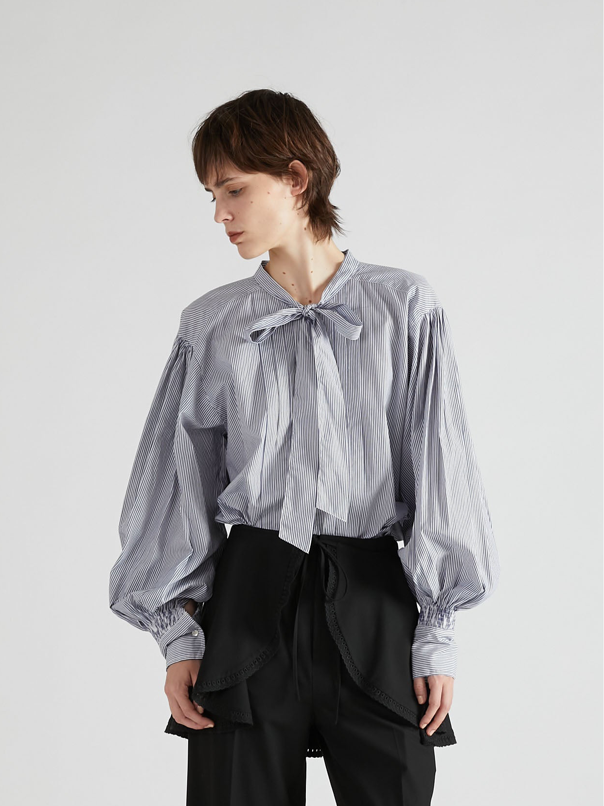 tuck ribbon stripe blouse｜BLUE