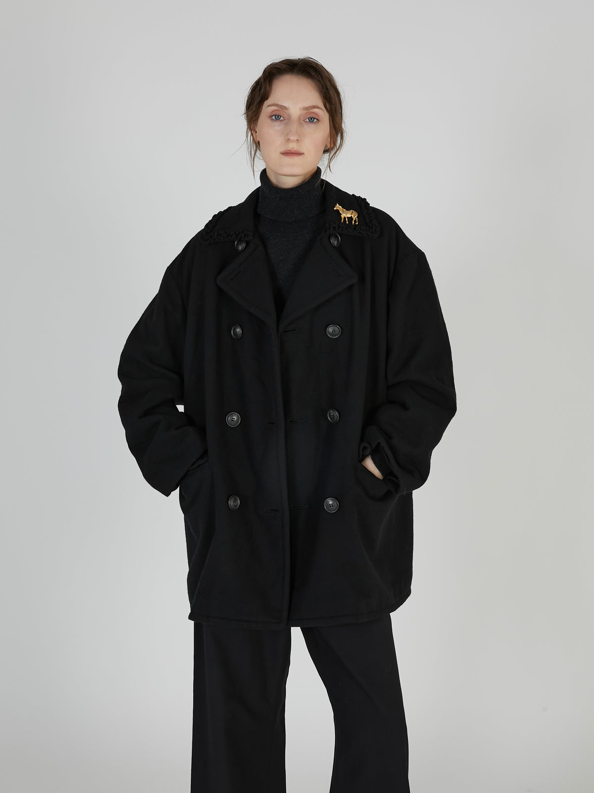 over P coat|BLACK