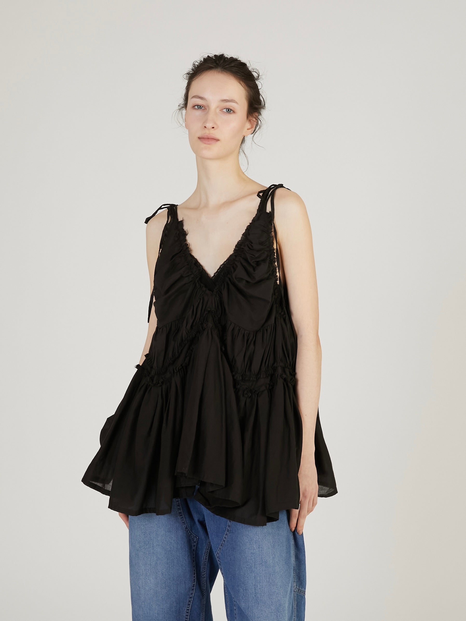 frill gather volume camisole｜BLACK