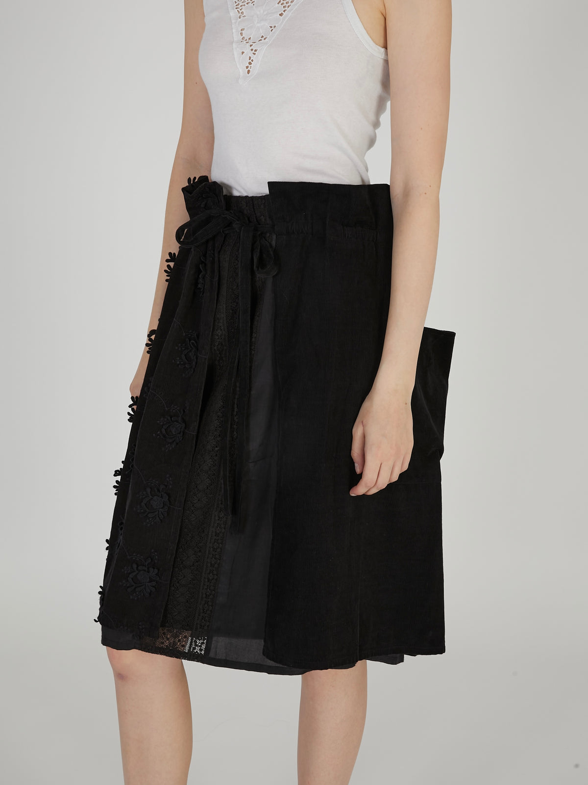 3D embroidery corduroy apron skirt|BLACK