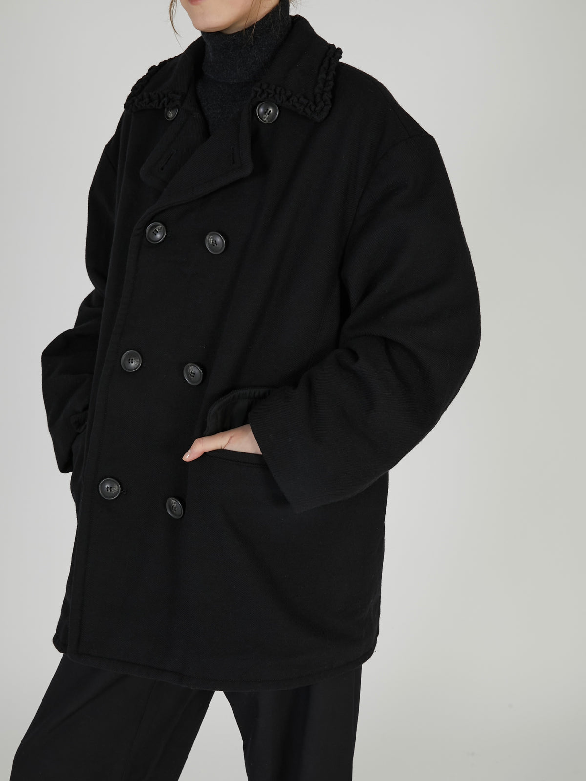 over P coat|BLACK