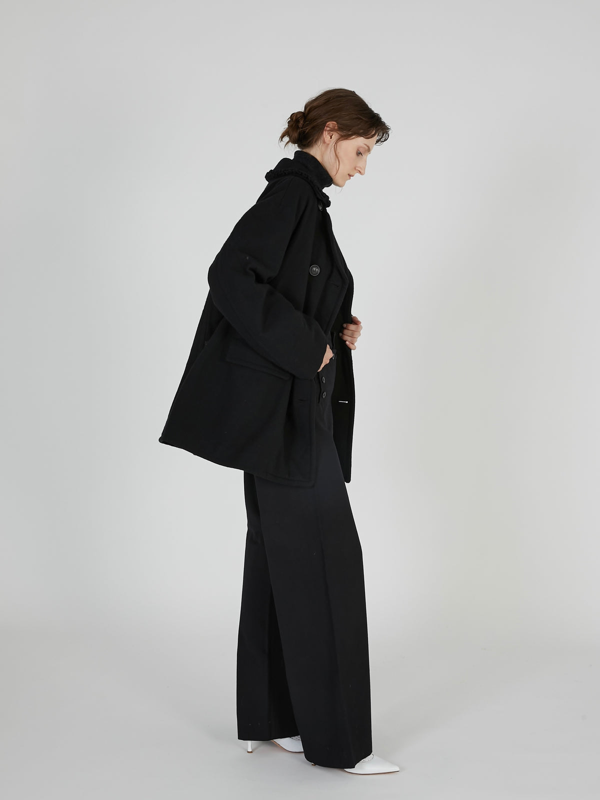 over P coat|BLACK
