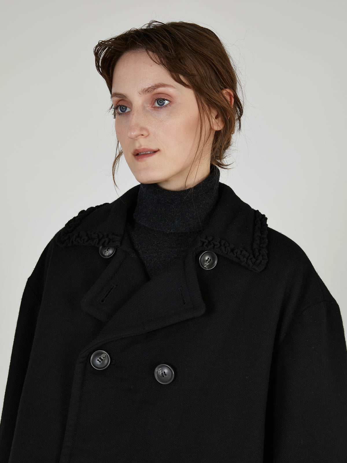 over P coat|BLACK