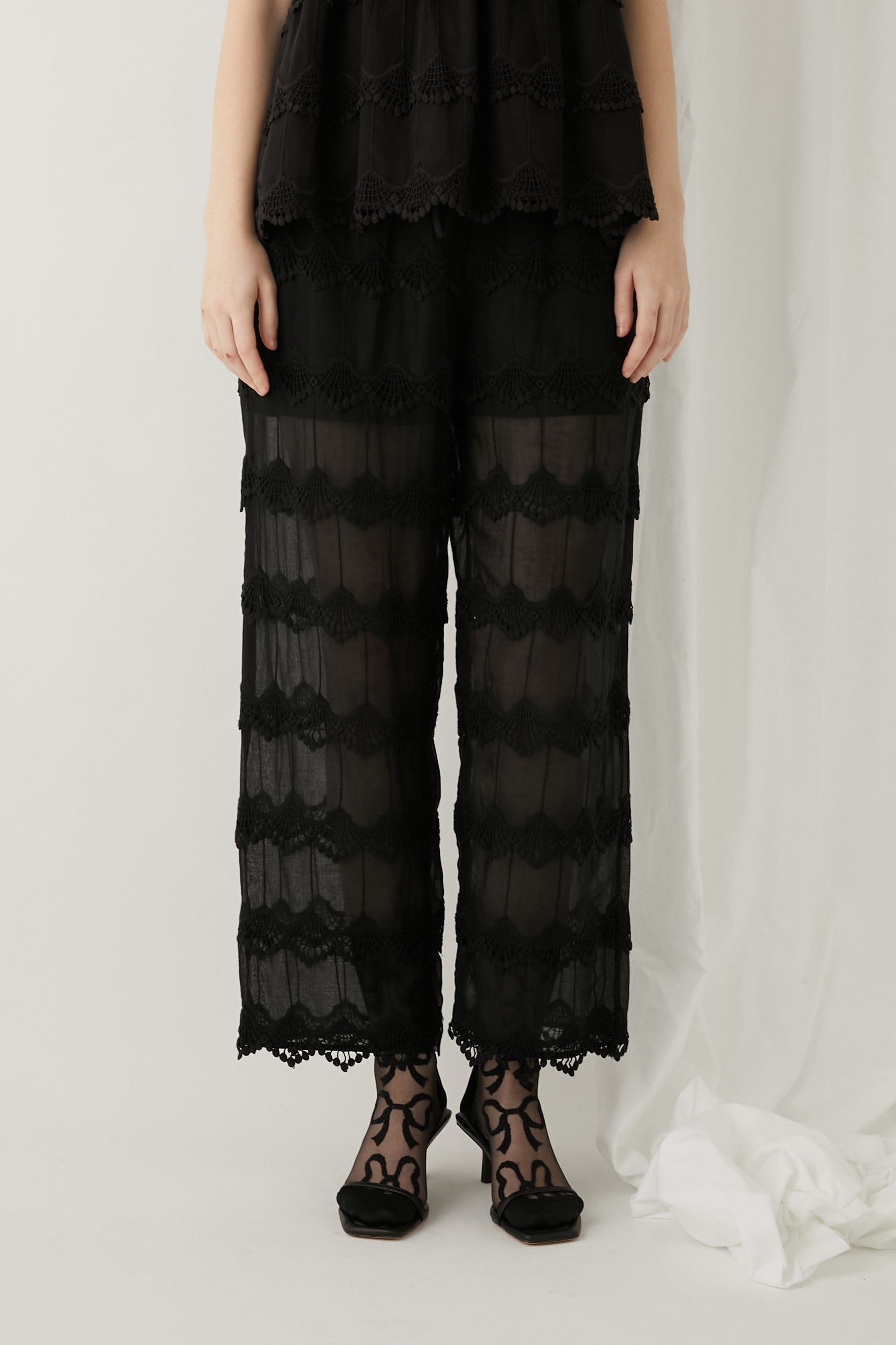 3D peacock embroidery pants │ BLACK