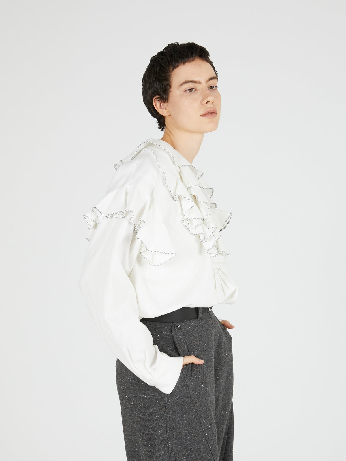 double front ruffle collar blouse｜WHITE