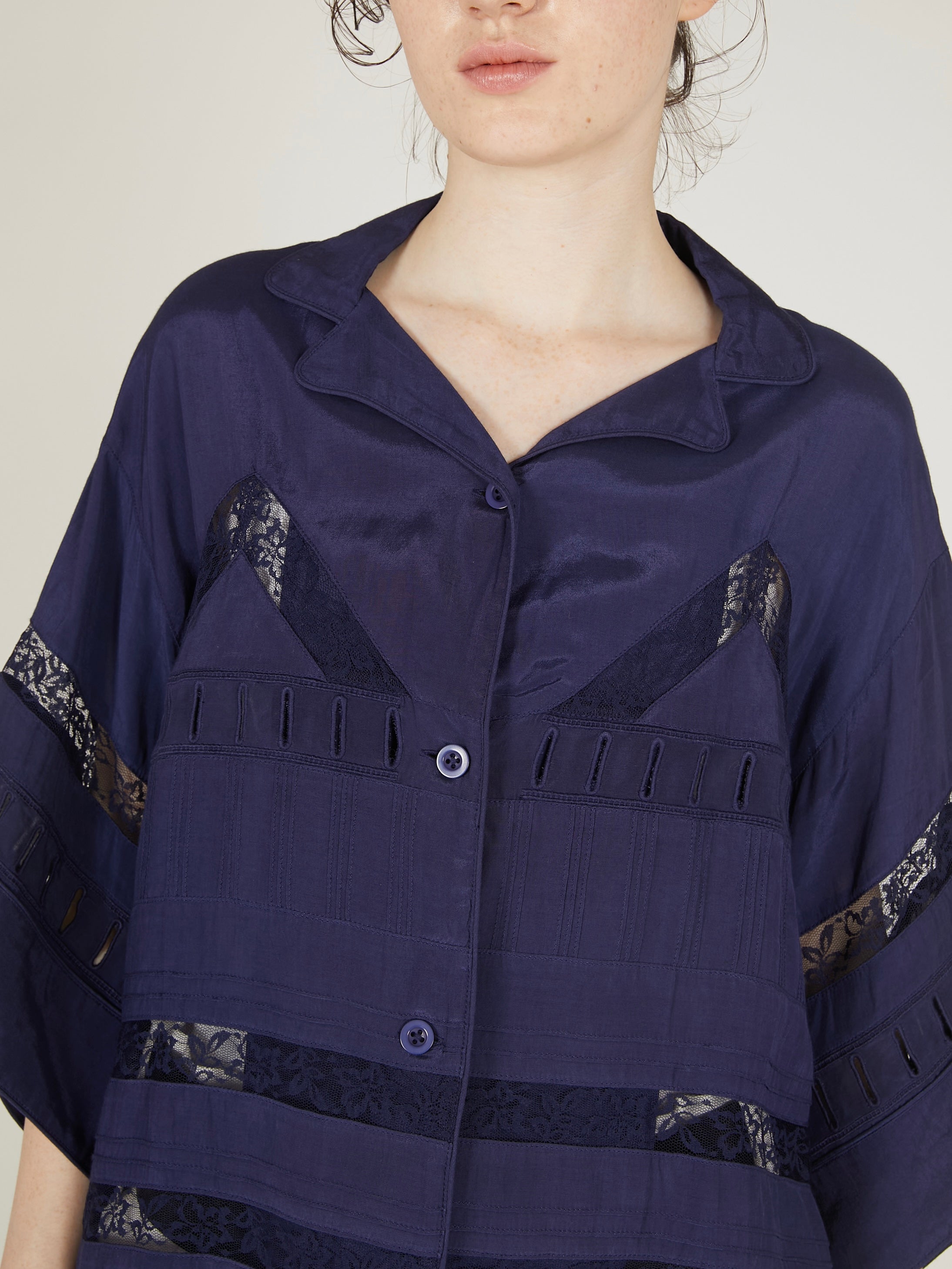 tuck lace open collar shirts｜NAVY