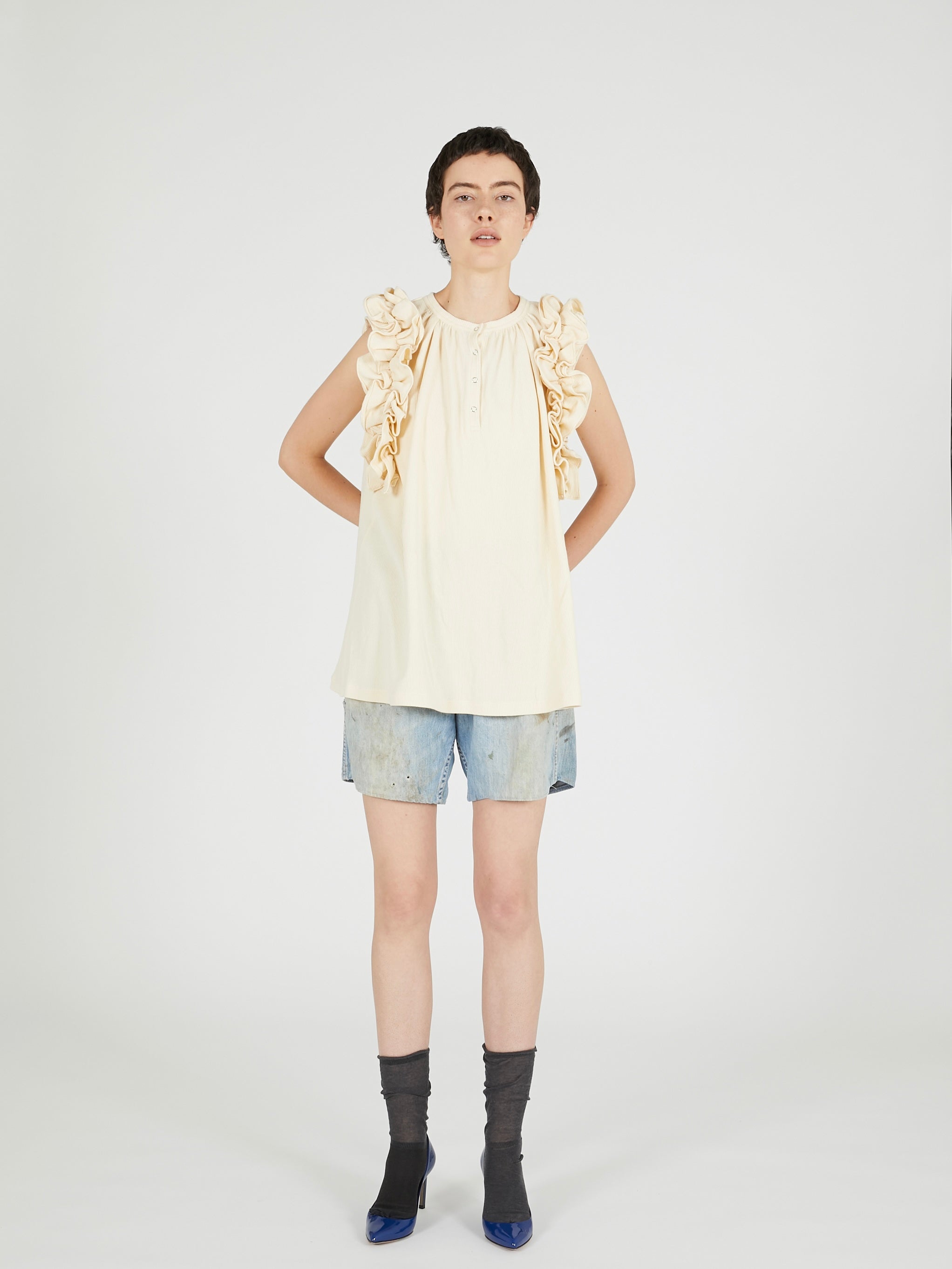 waffle frill nosleeve top｜IVORY