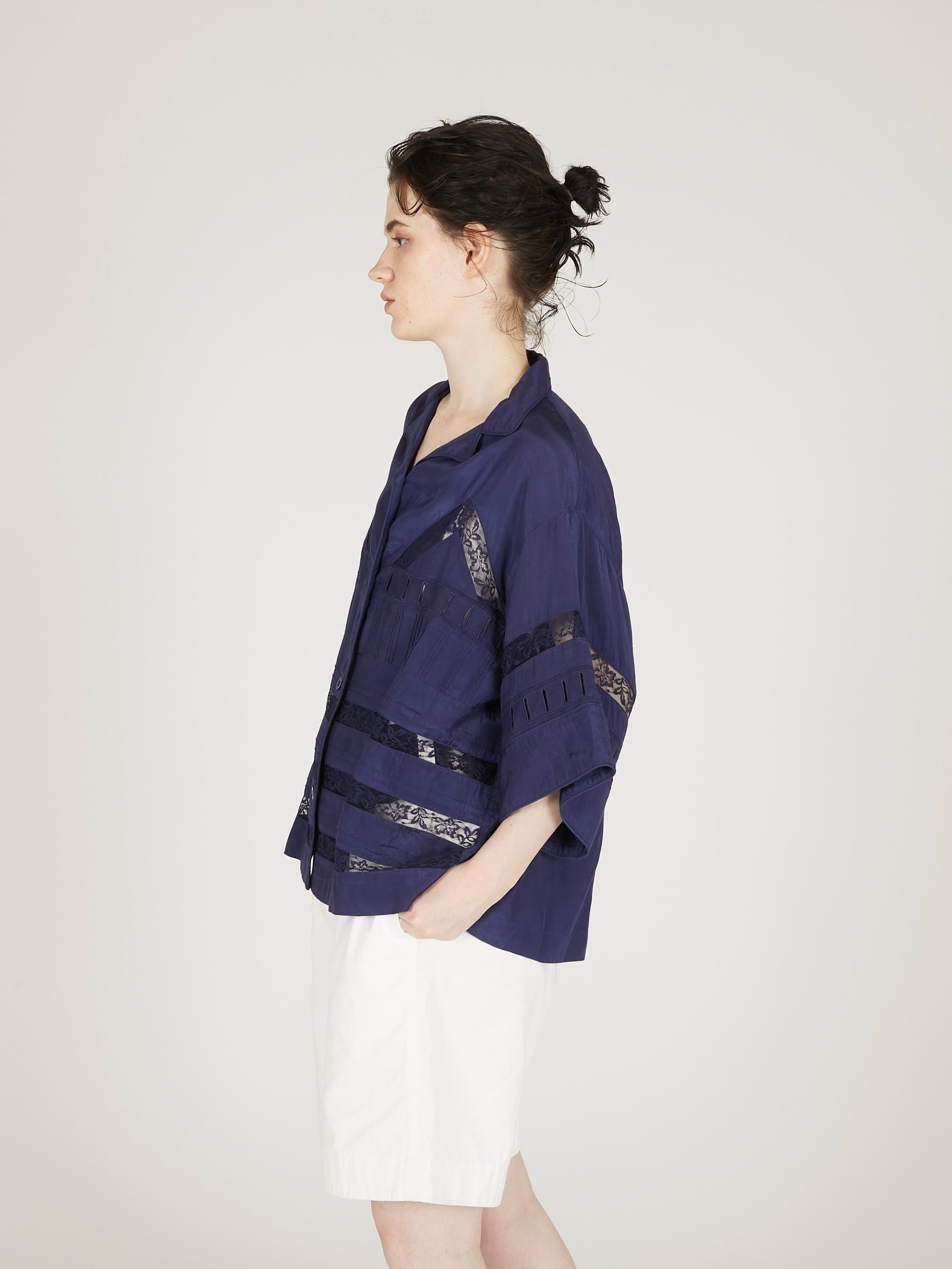 tuck lace open collar shirts｜NAVY