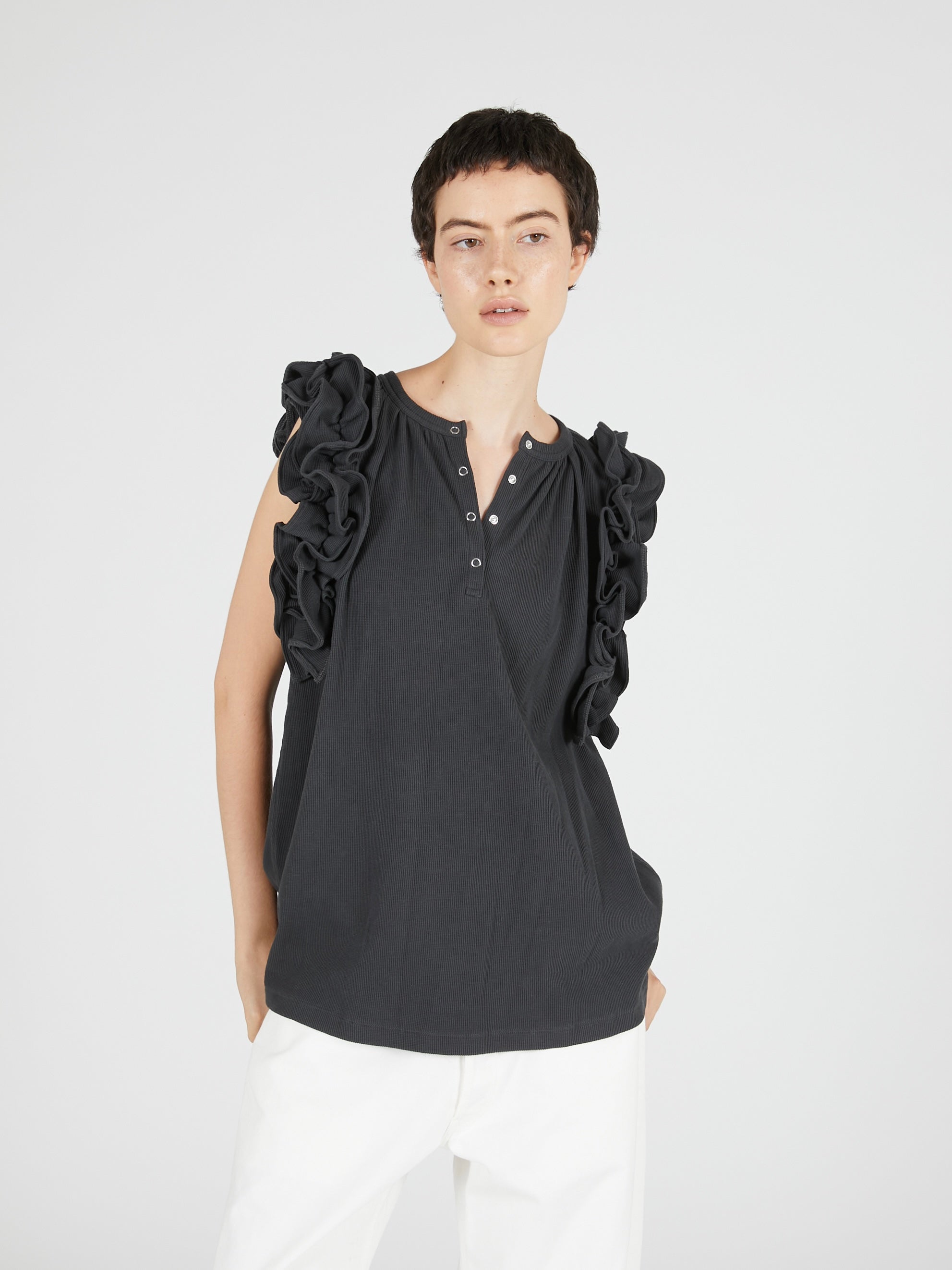 waffle frill nosleeve top｜IVORY