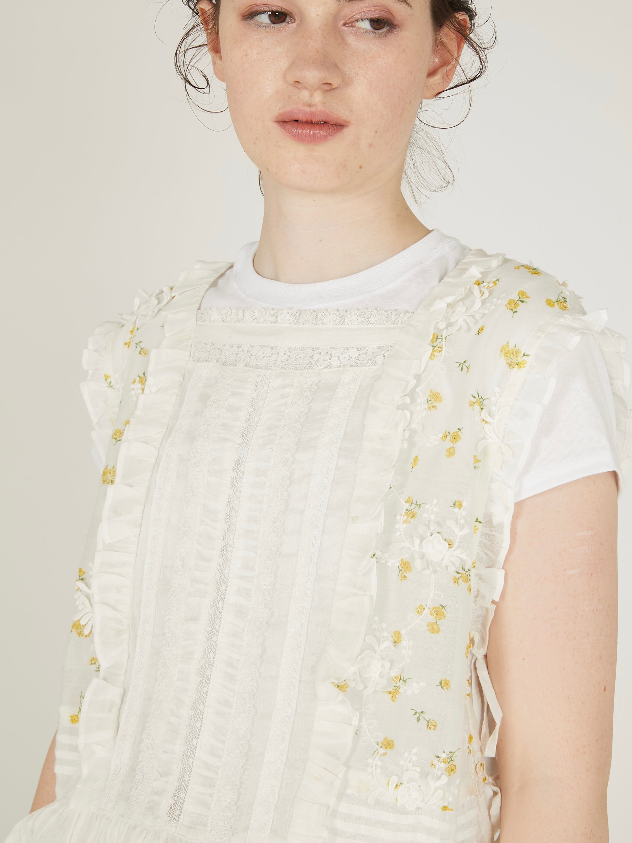 sheer flower vest blouse｜IVORY