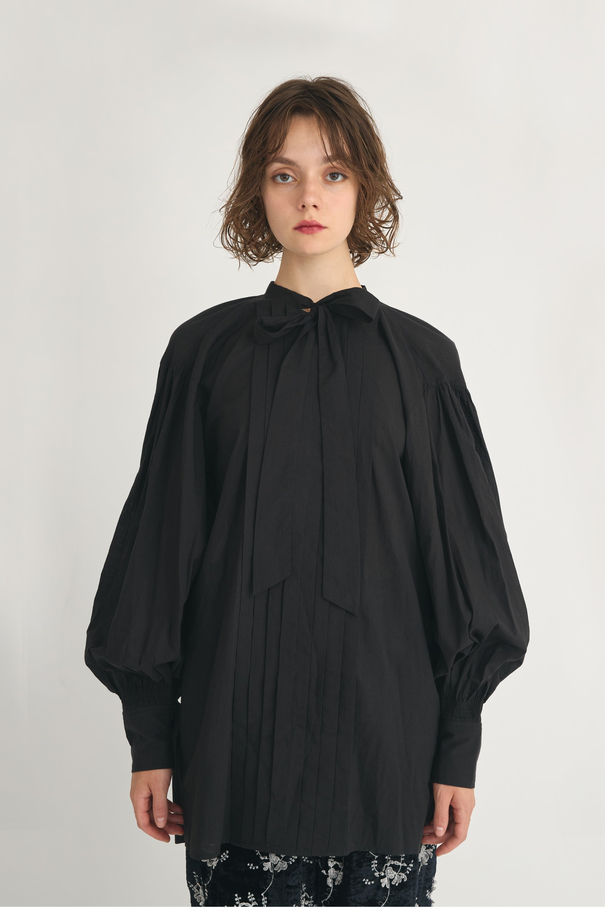 ribbon tuck blouse│BLACK