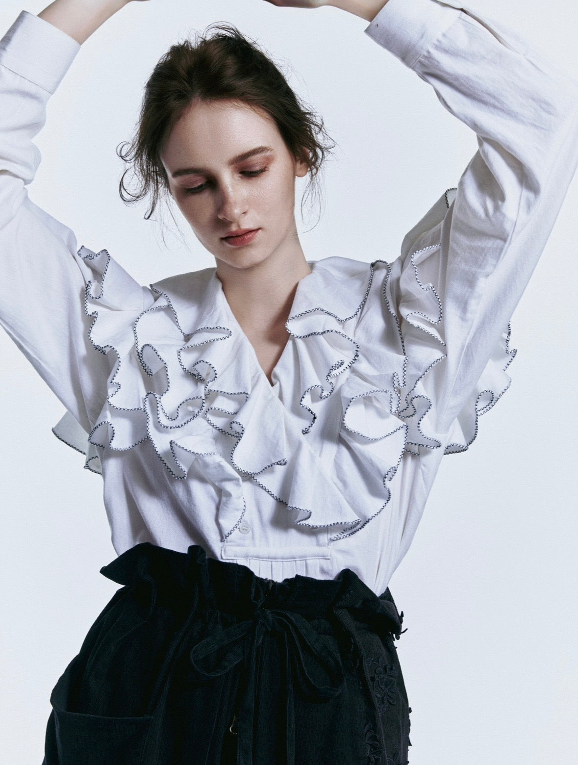 double front ruffle collar blouse｜WHITE