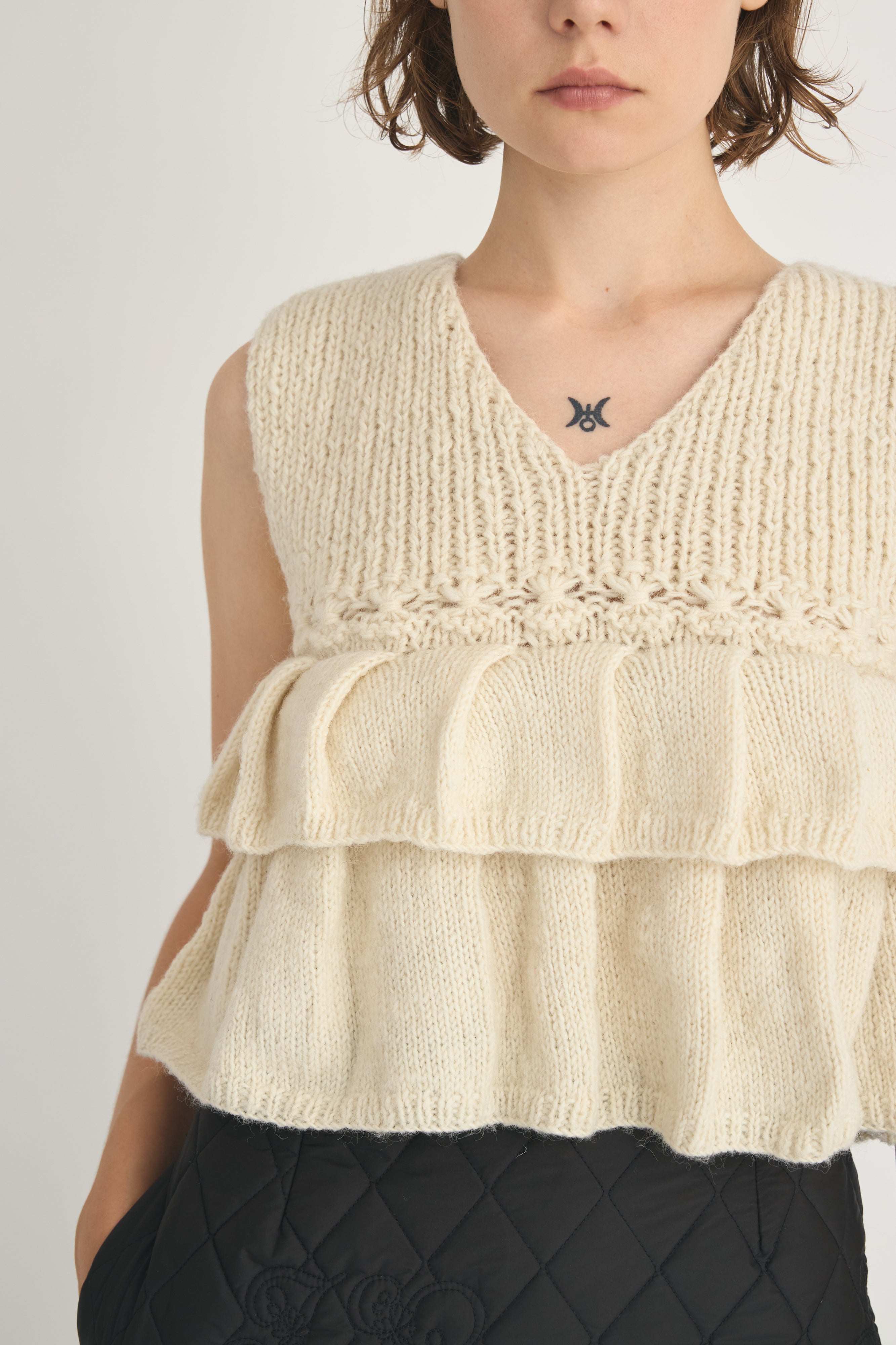 frill knit vest│IVORY