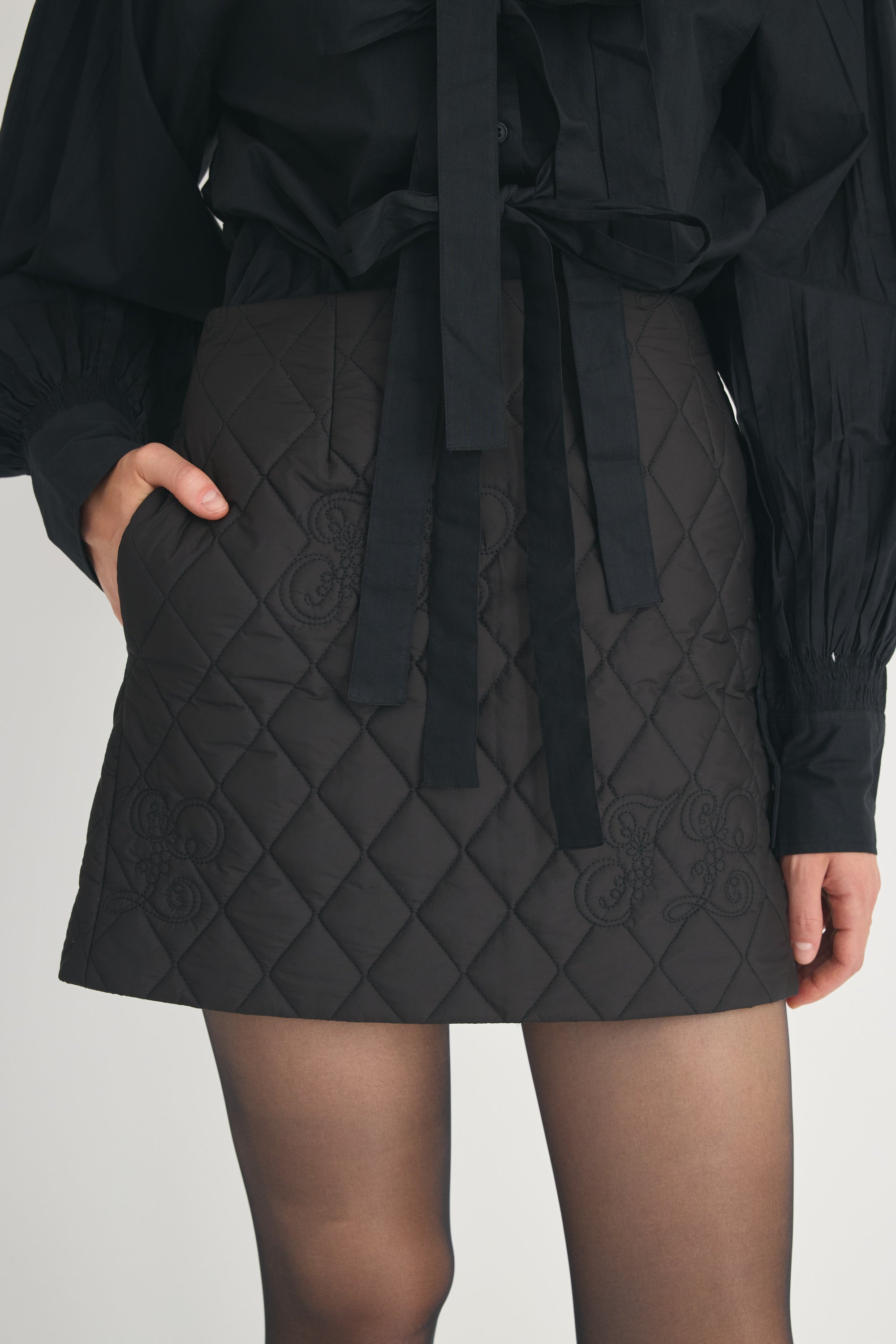 initial quilt skirt│BLACK