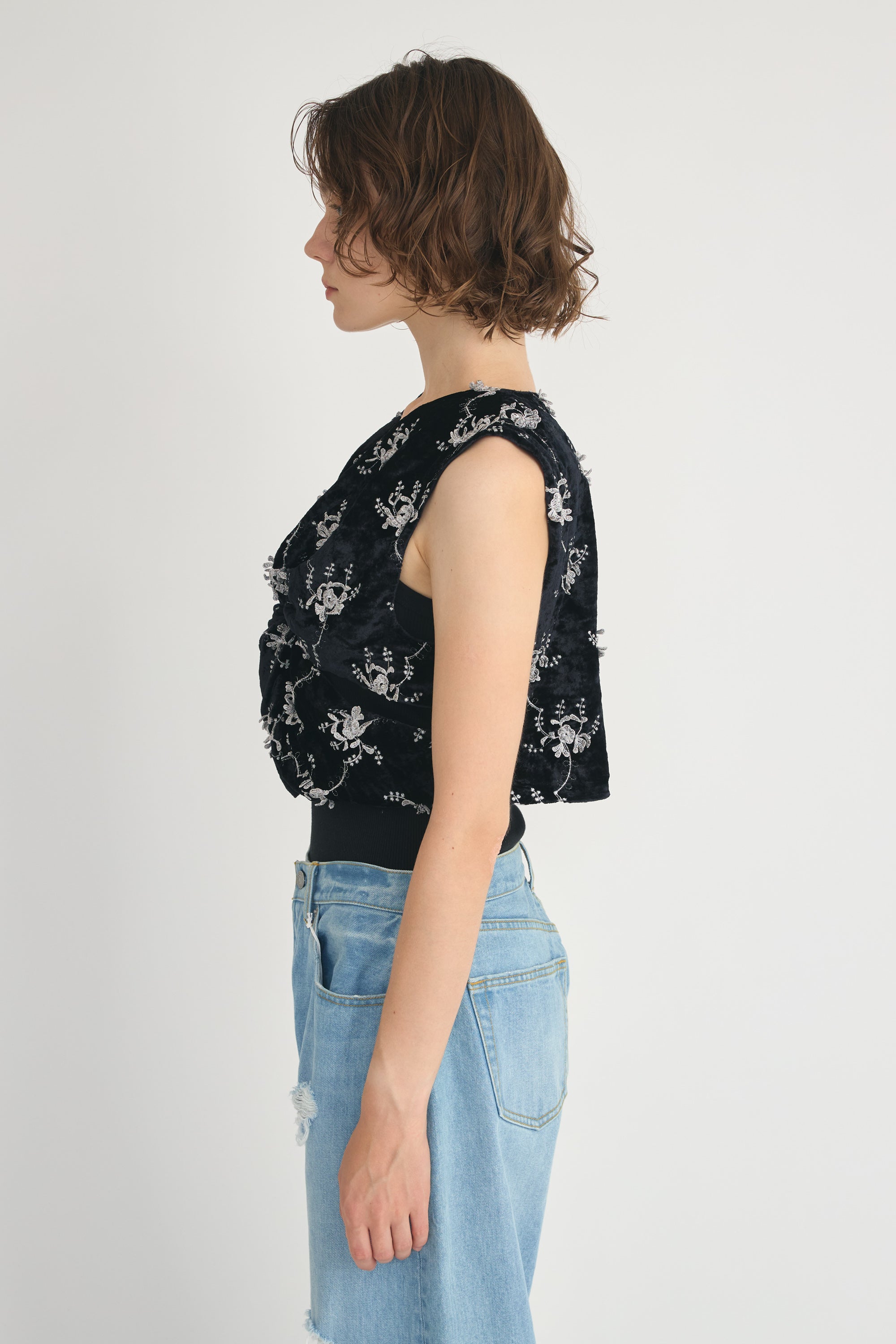 velvet 3D embroidery vest│SILVER