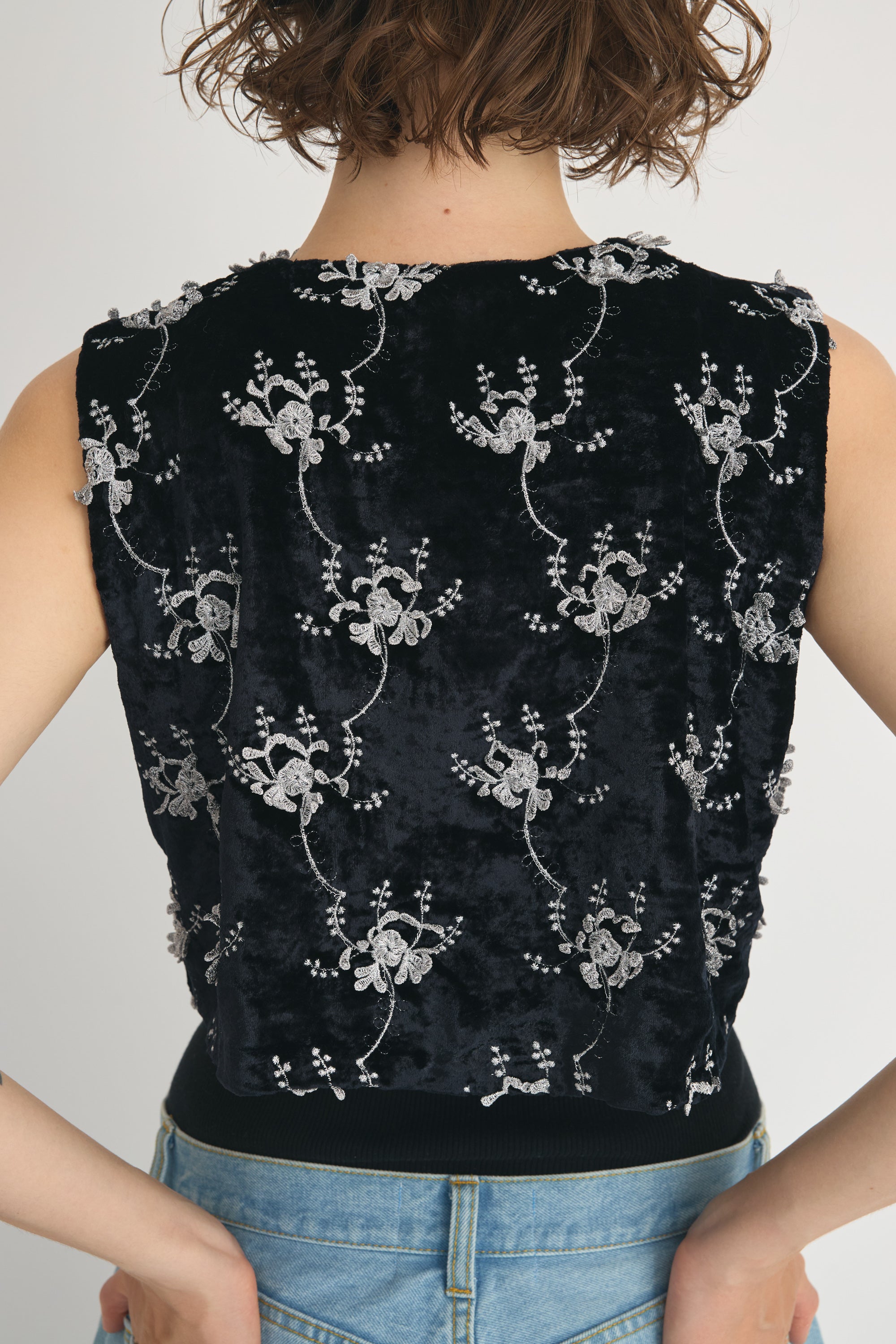 velvet 3D embroidery vest│SILVER