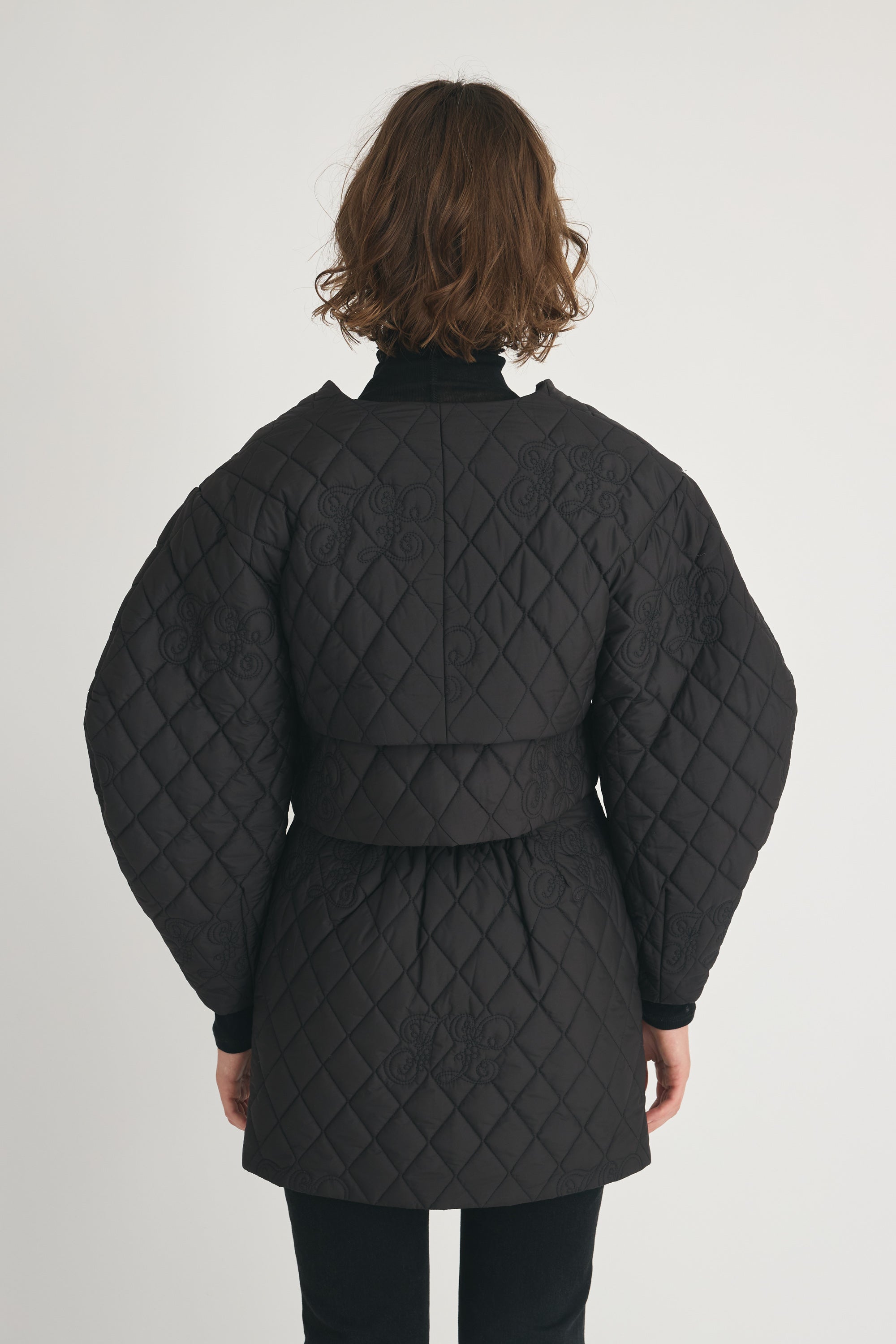 initial quilt cropped jacket│BLACK