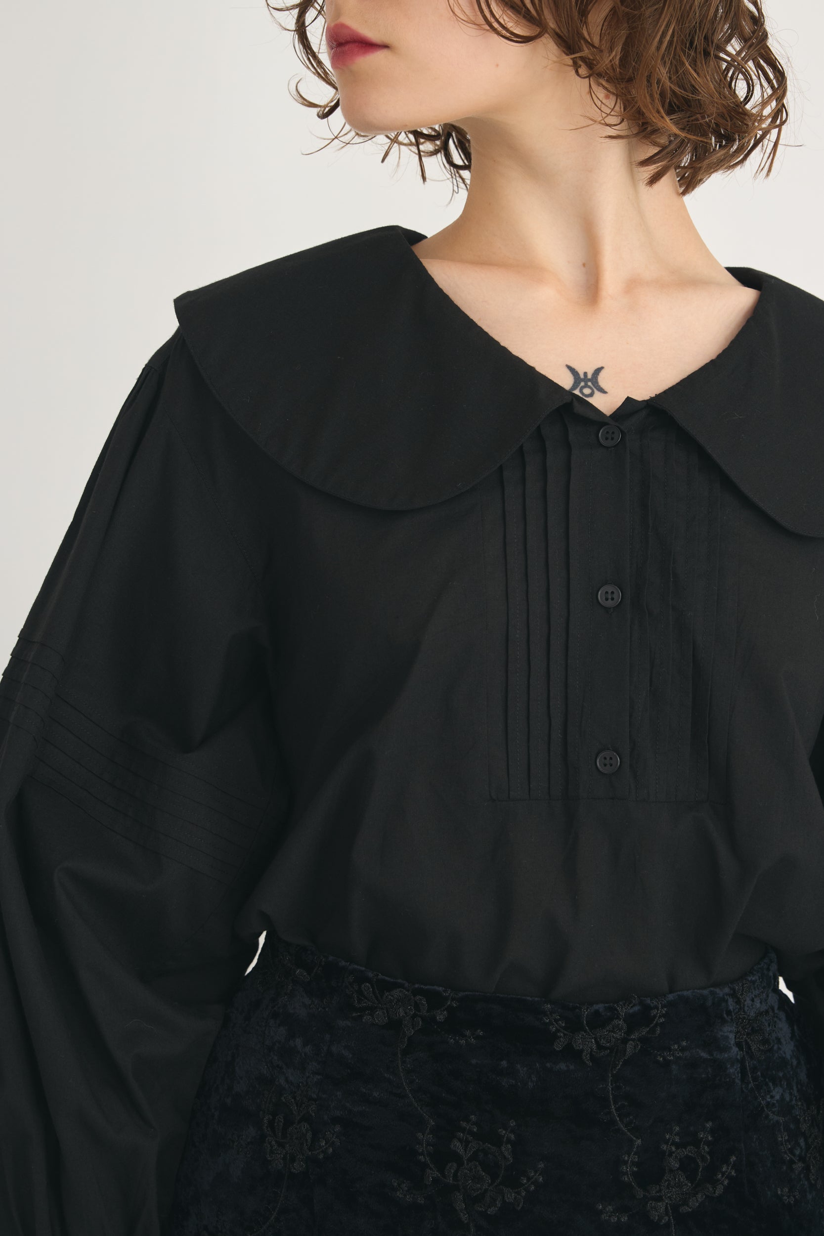 round collar volume blouse│BLACK