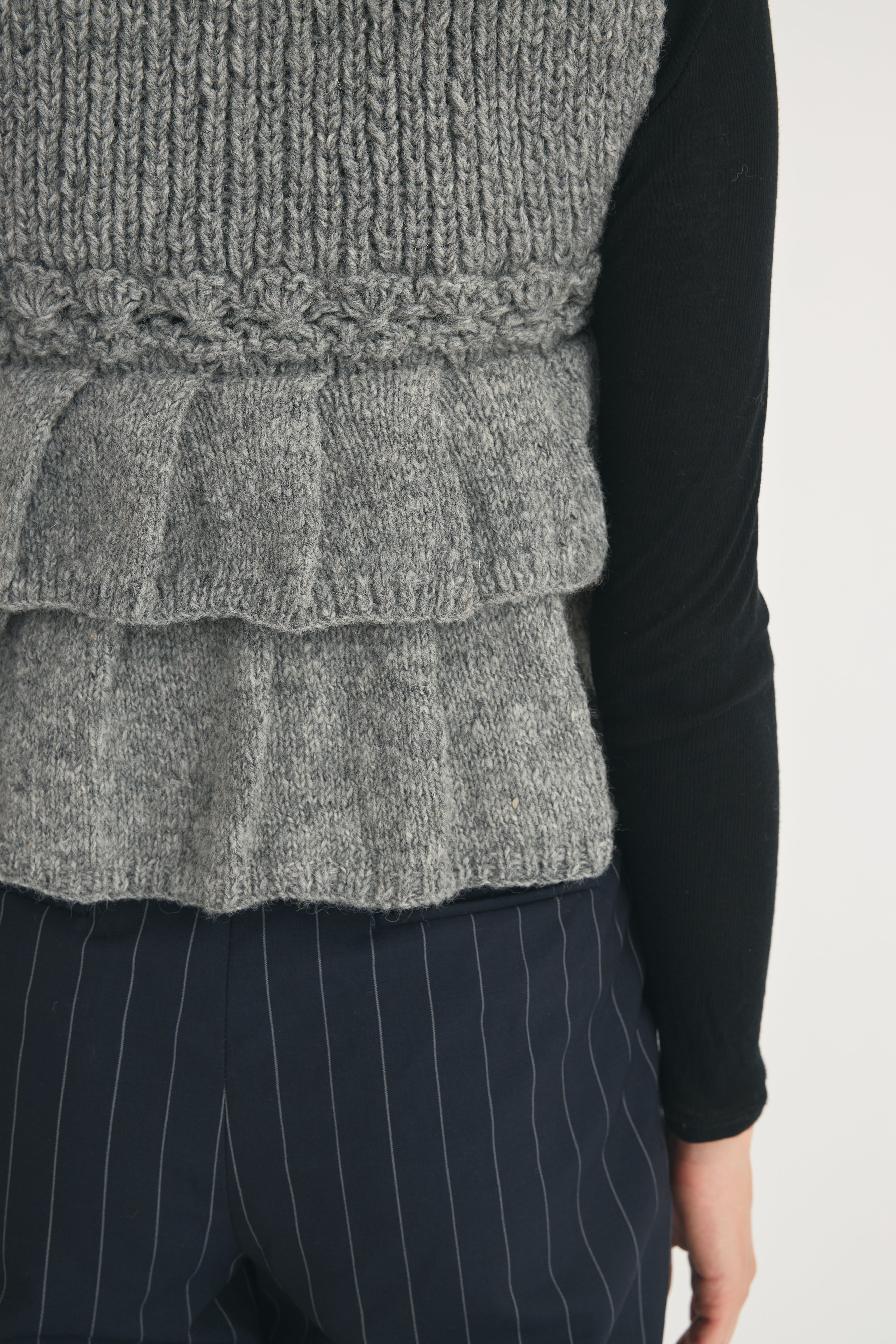 frill knit vest│GRAY