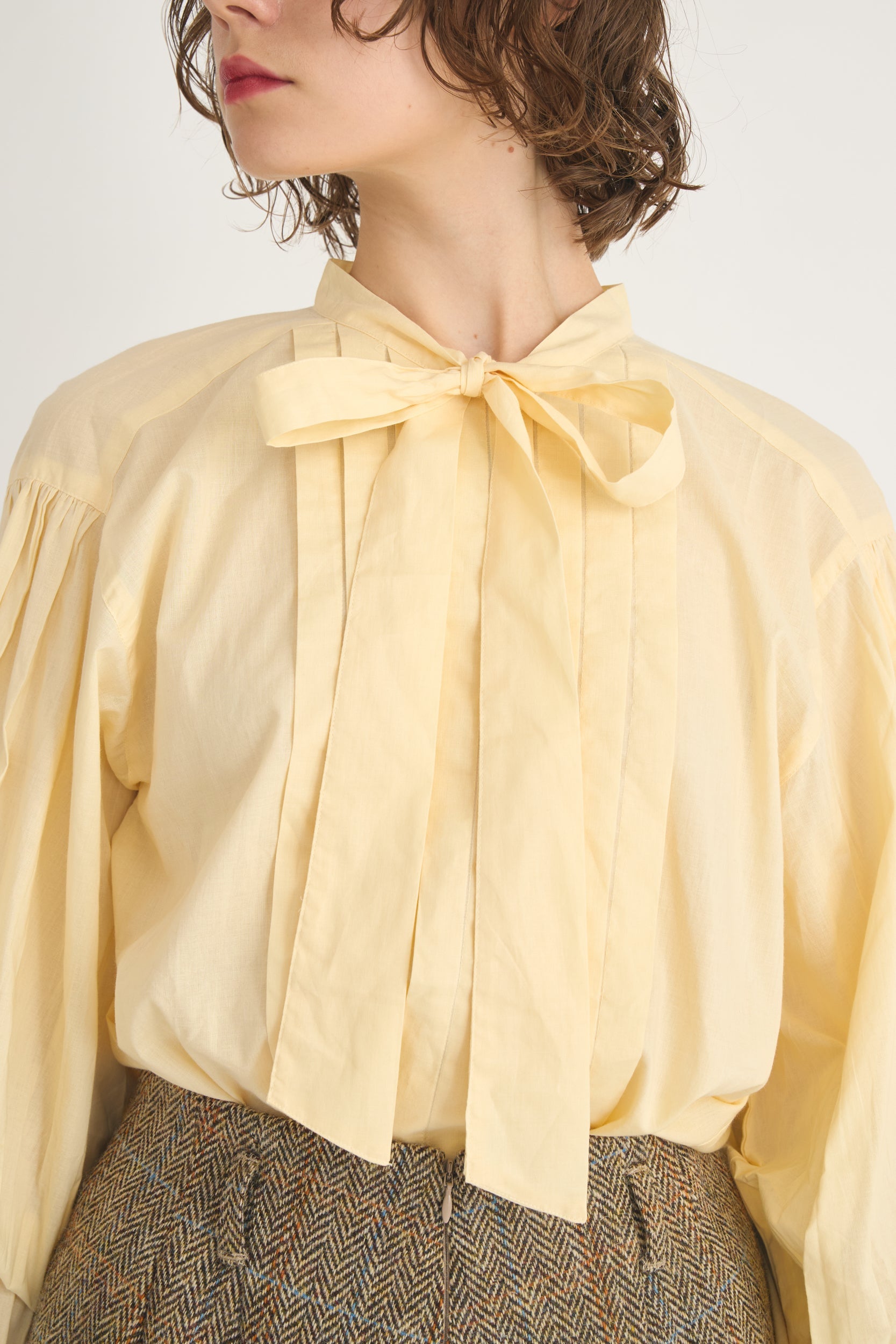 ribbon tuck blouse│YELLOW