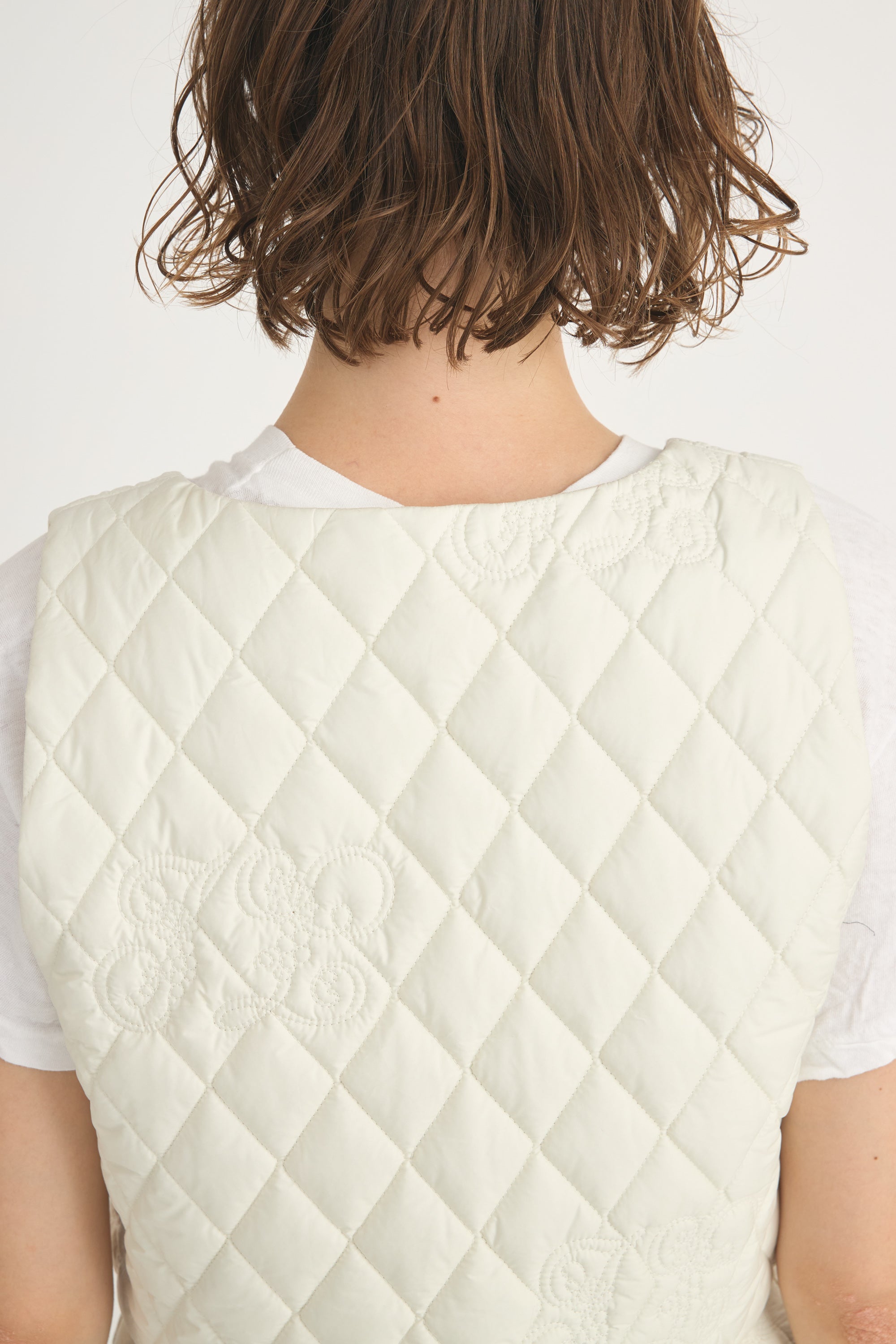 initial quilt vest│WHITE