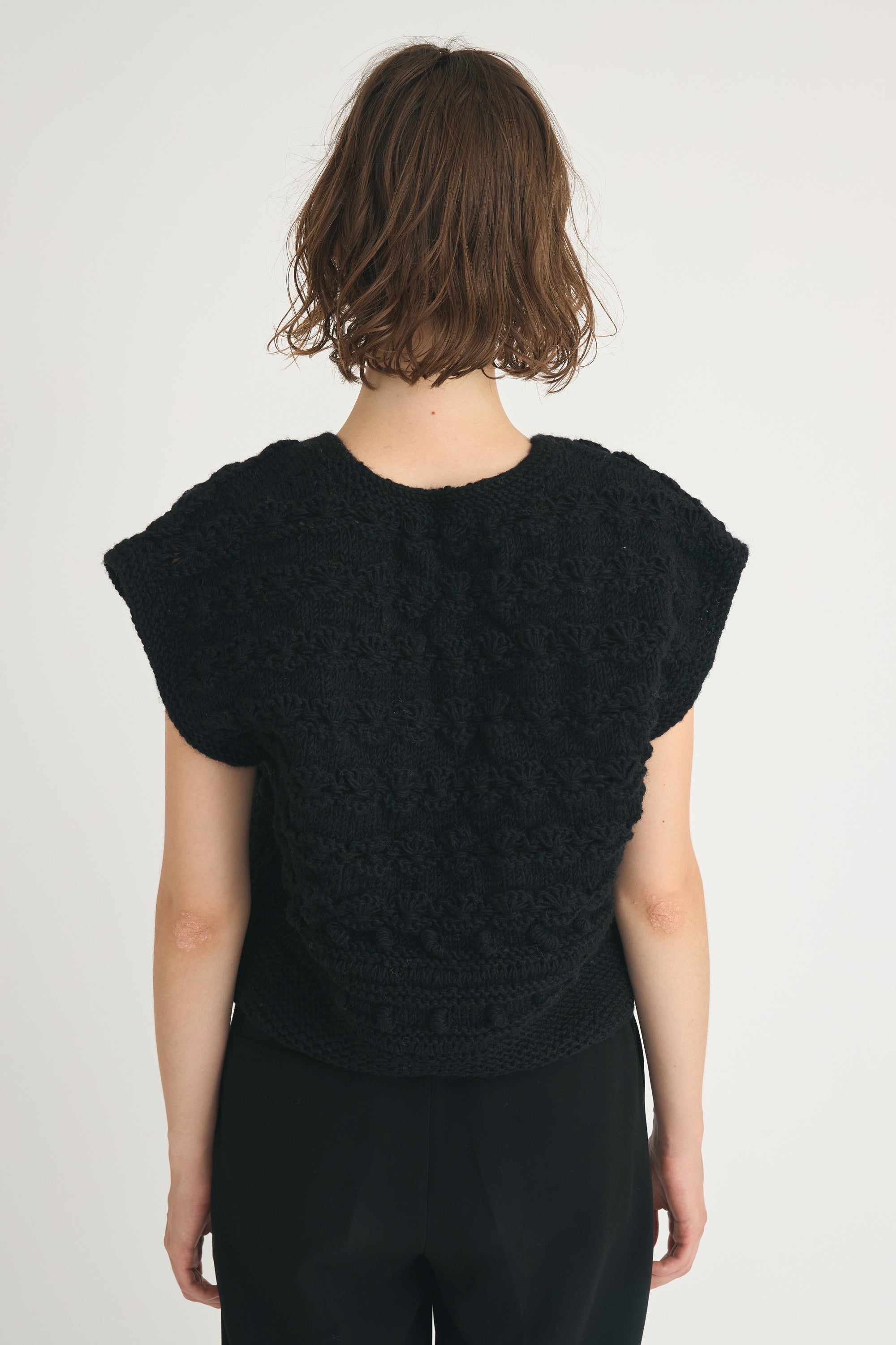 hand knit vest │ BLACK