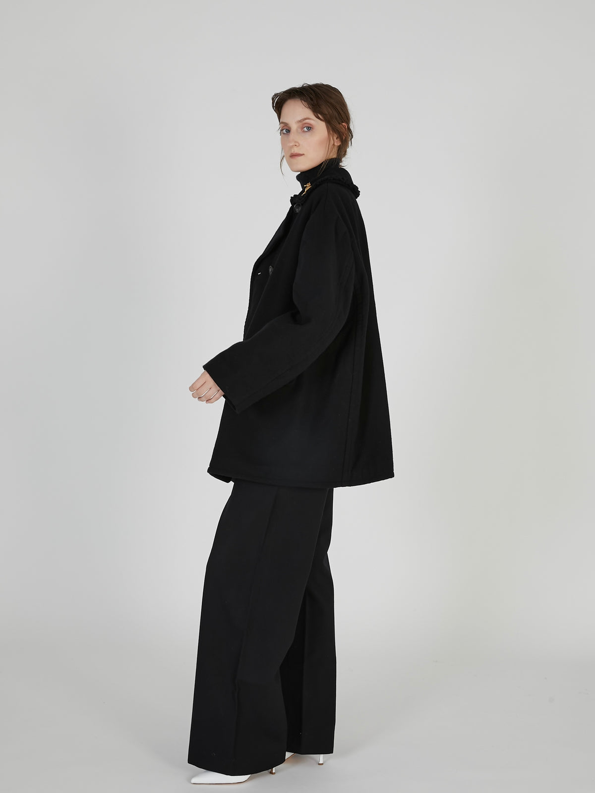 over P coat｜BLACK