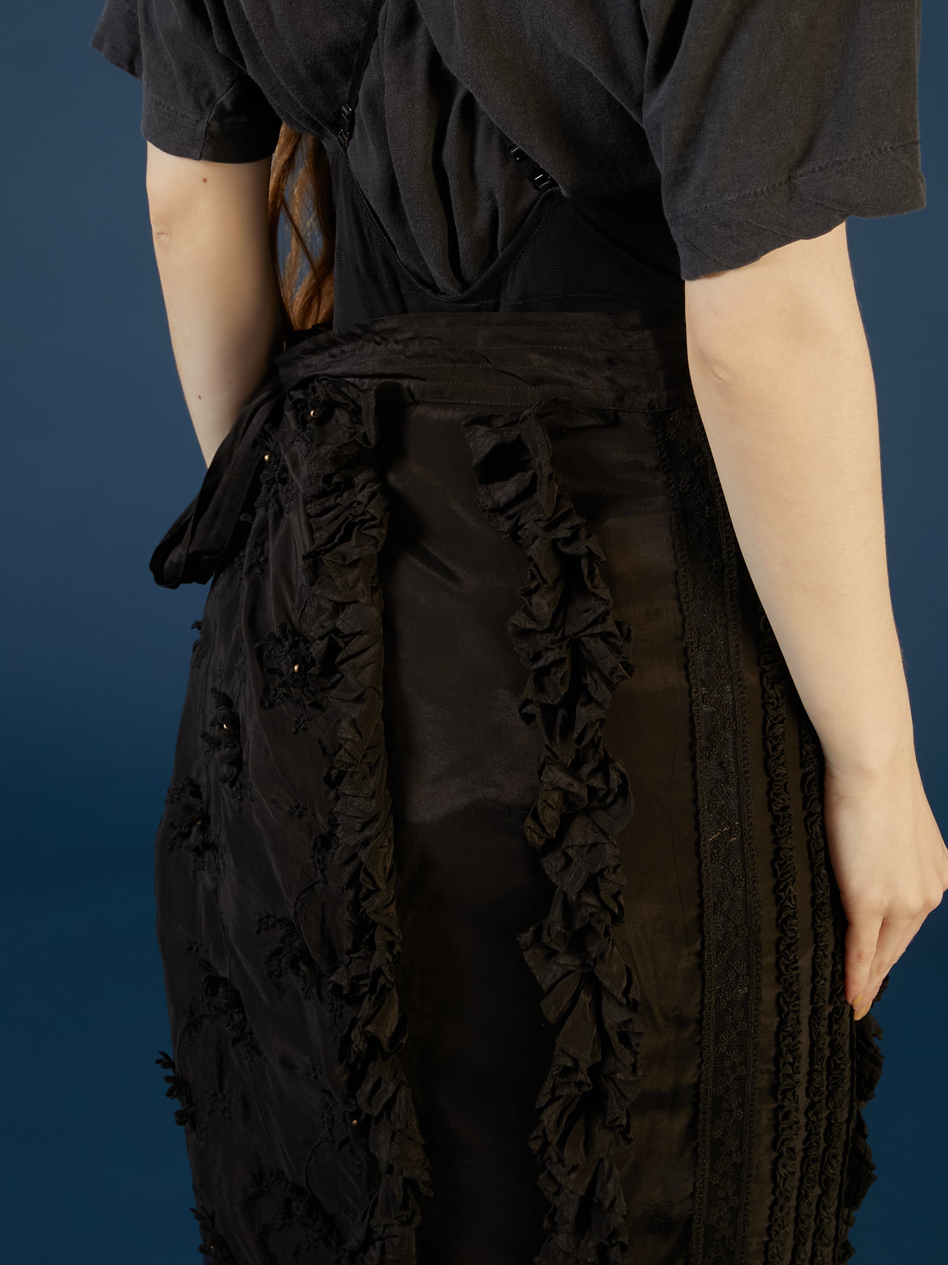 frill rayon shantung apron skirt | BLACK