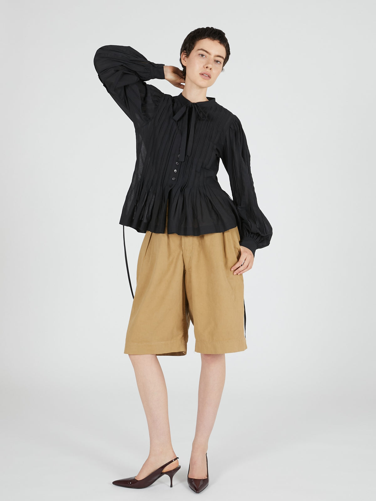 hand tuck flare blouse｜BLACK