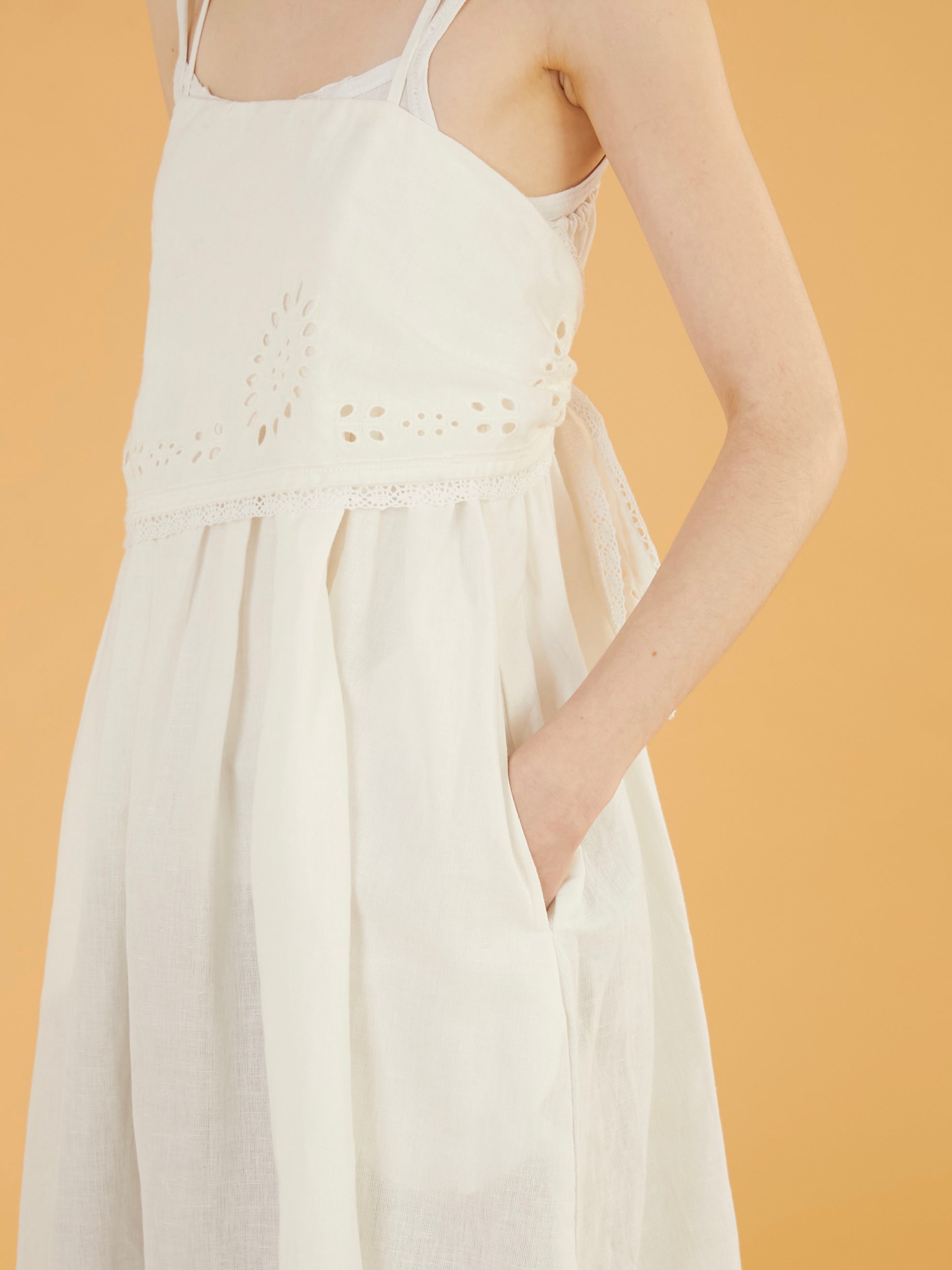 embroidey chief cami onepiece｜WHITE