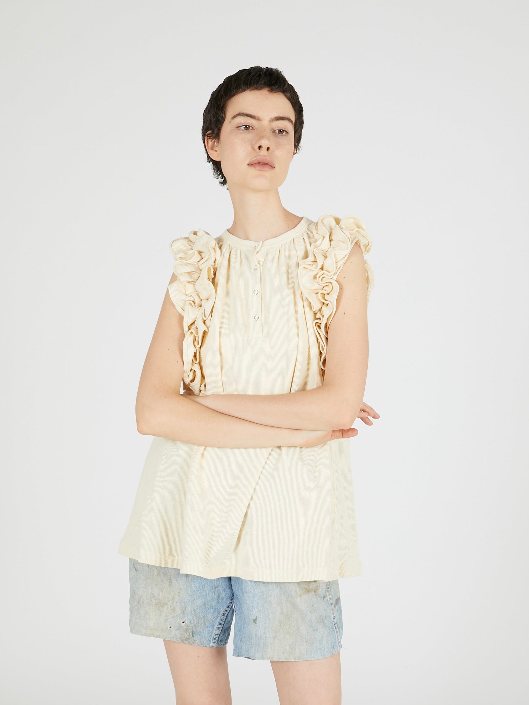 waffle frill nosleeve top｜IVORY