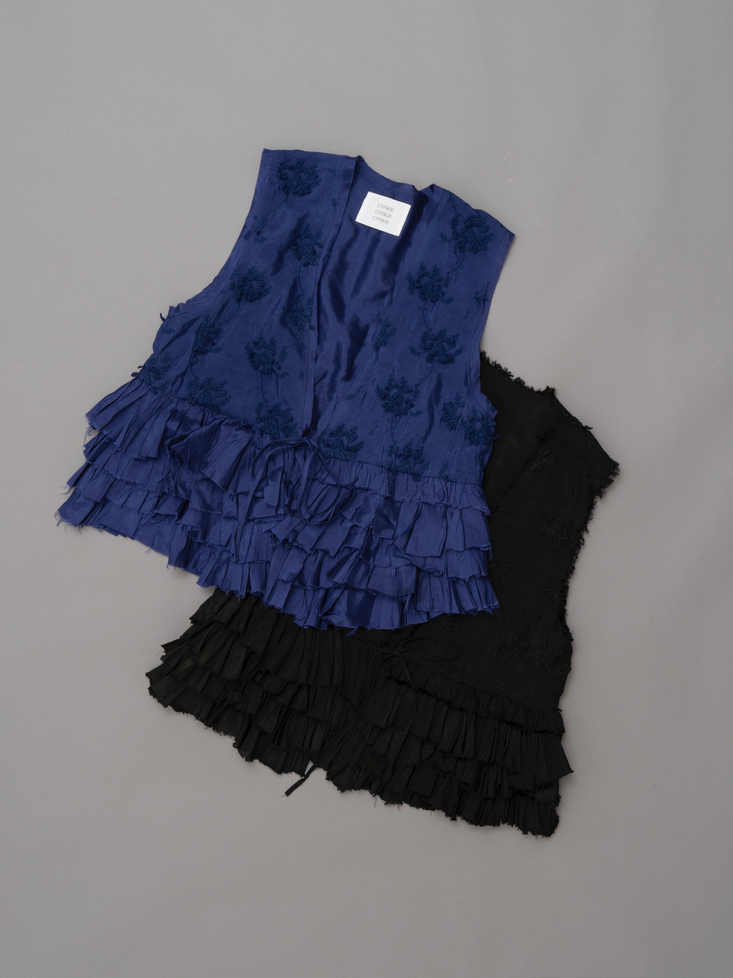 人気が高い shantung rayon frill vest NAVY | トップス