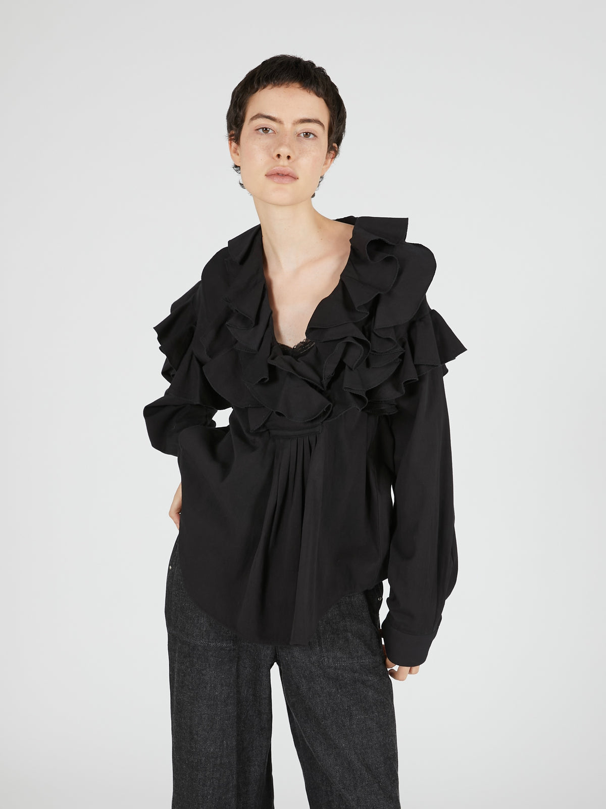 double front ruffle collar blouse｜BLACK