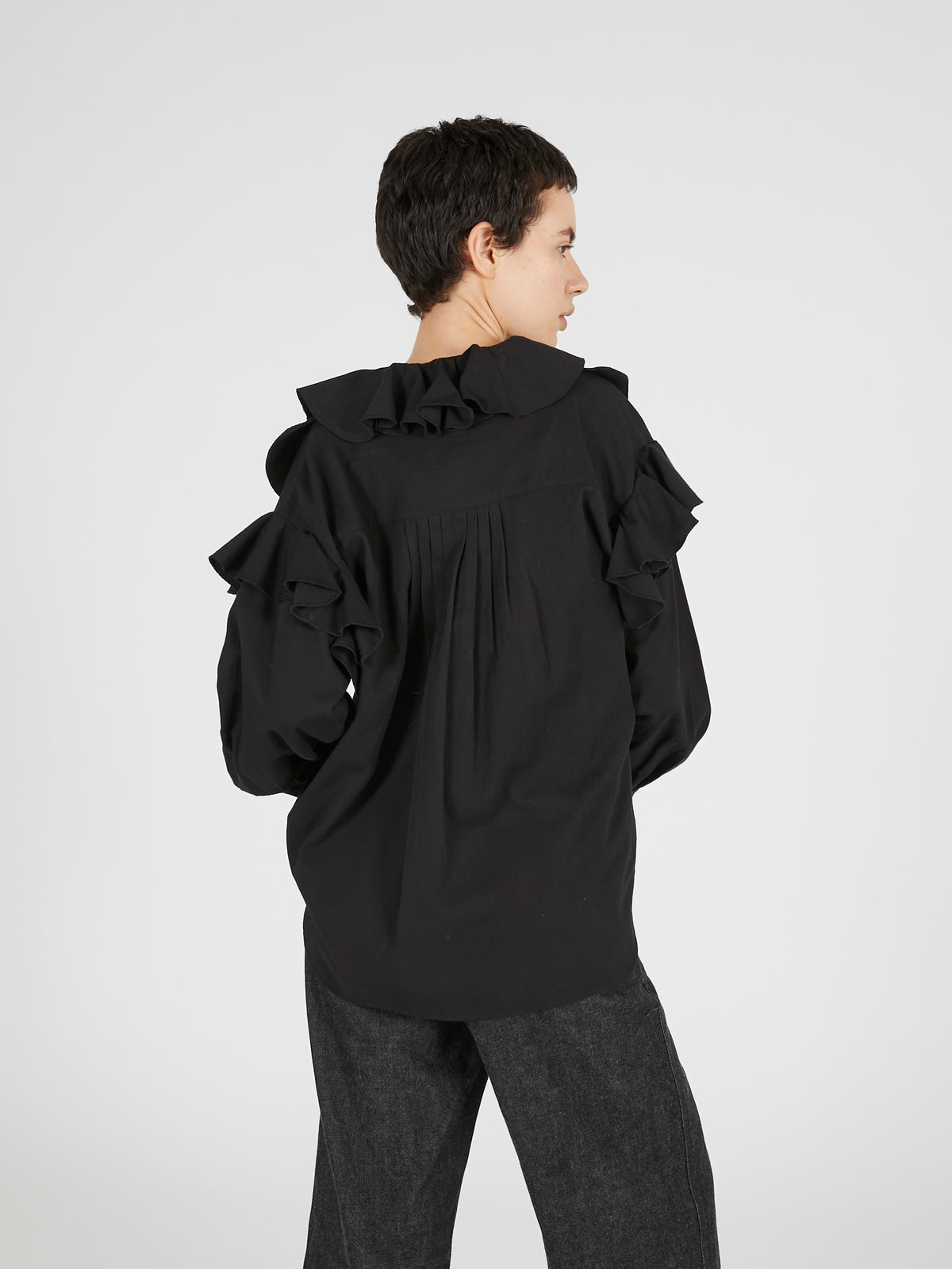 double front ruffle collar blouse｜BLACK