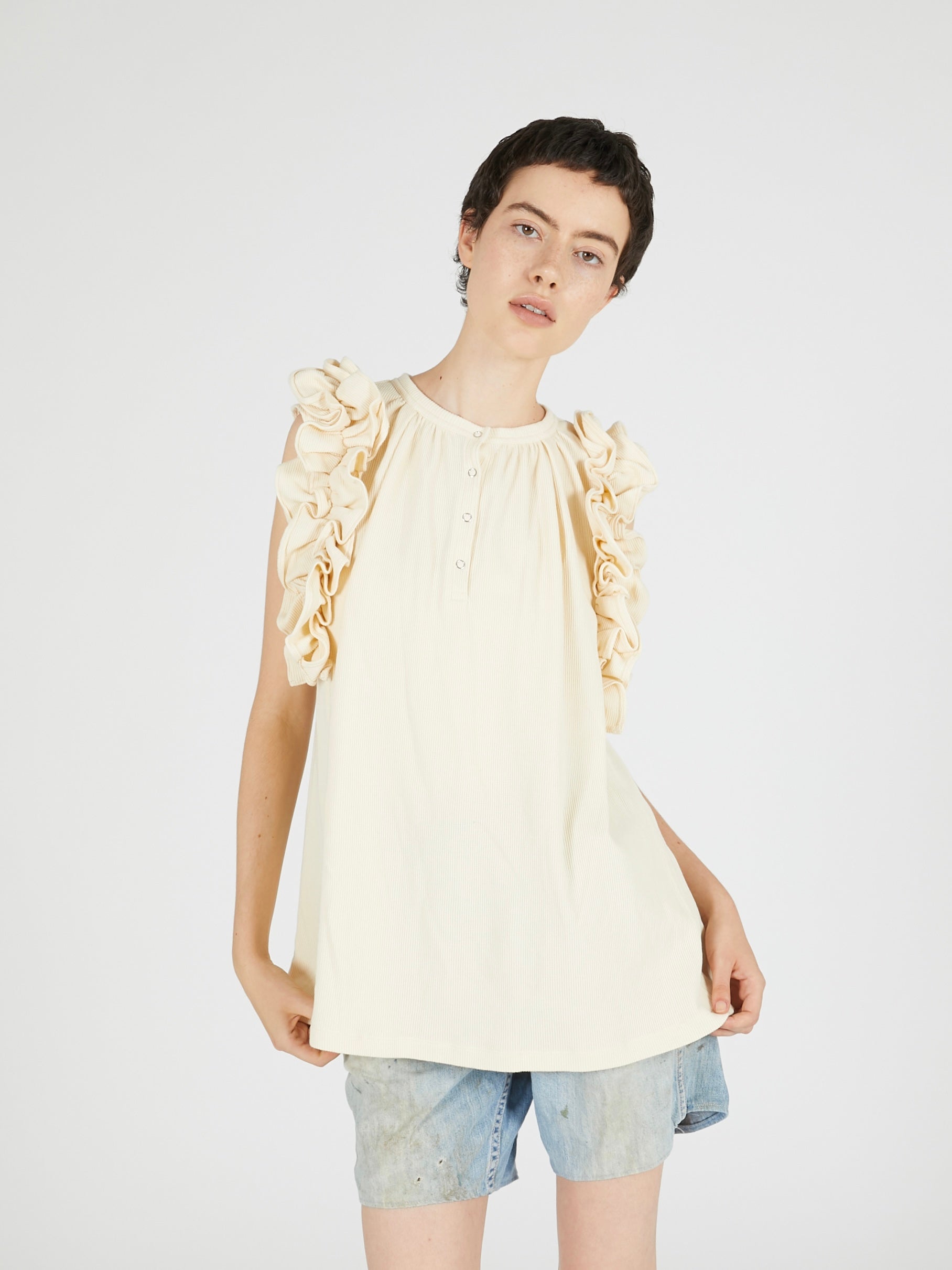 waffle frill nosleeve top｜IVORY