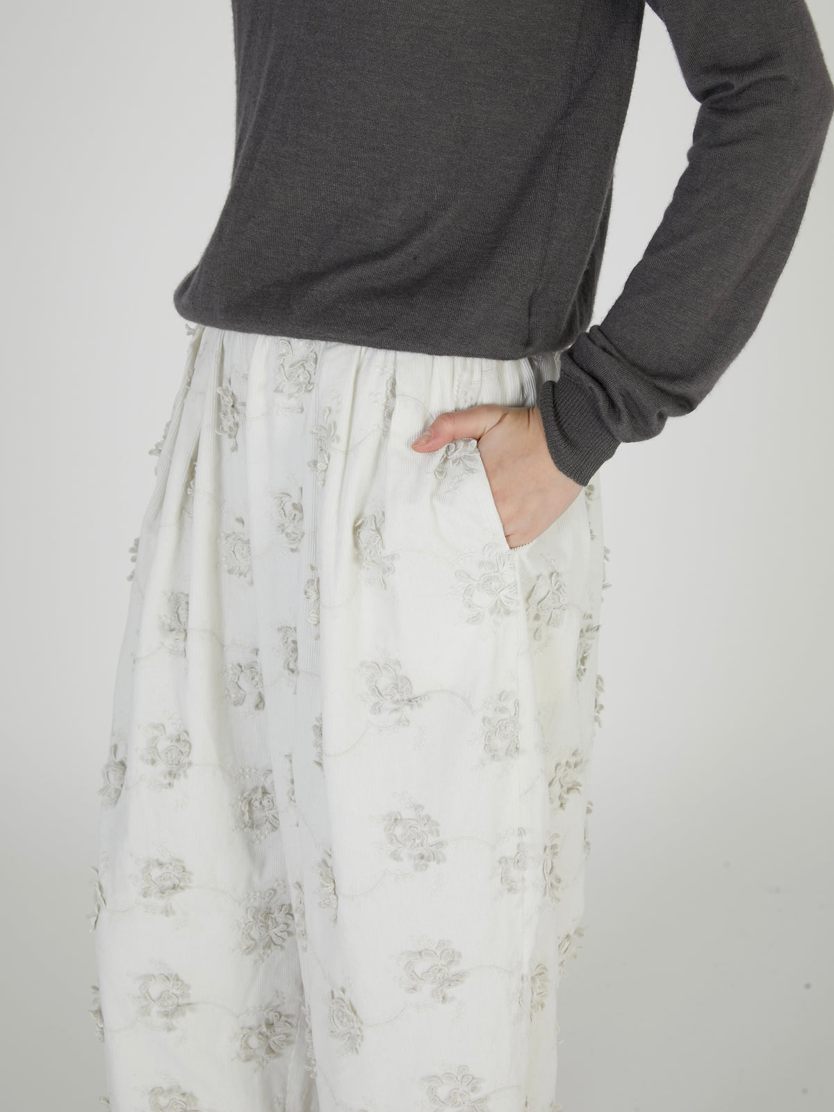 3D embroidery corduroy pants｜WHITE