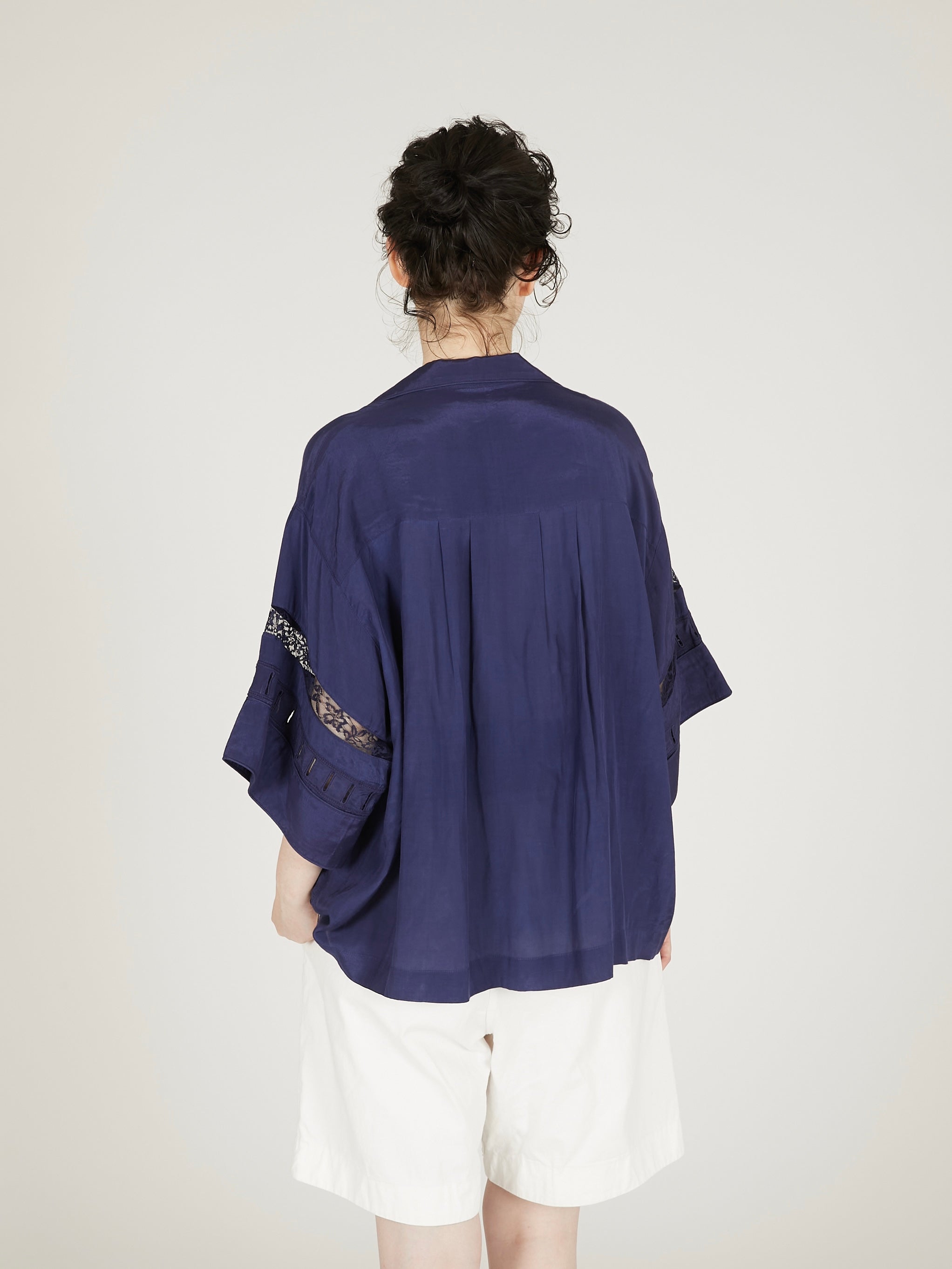 tuck lace open collar shirts｜NAVY