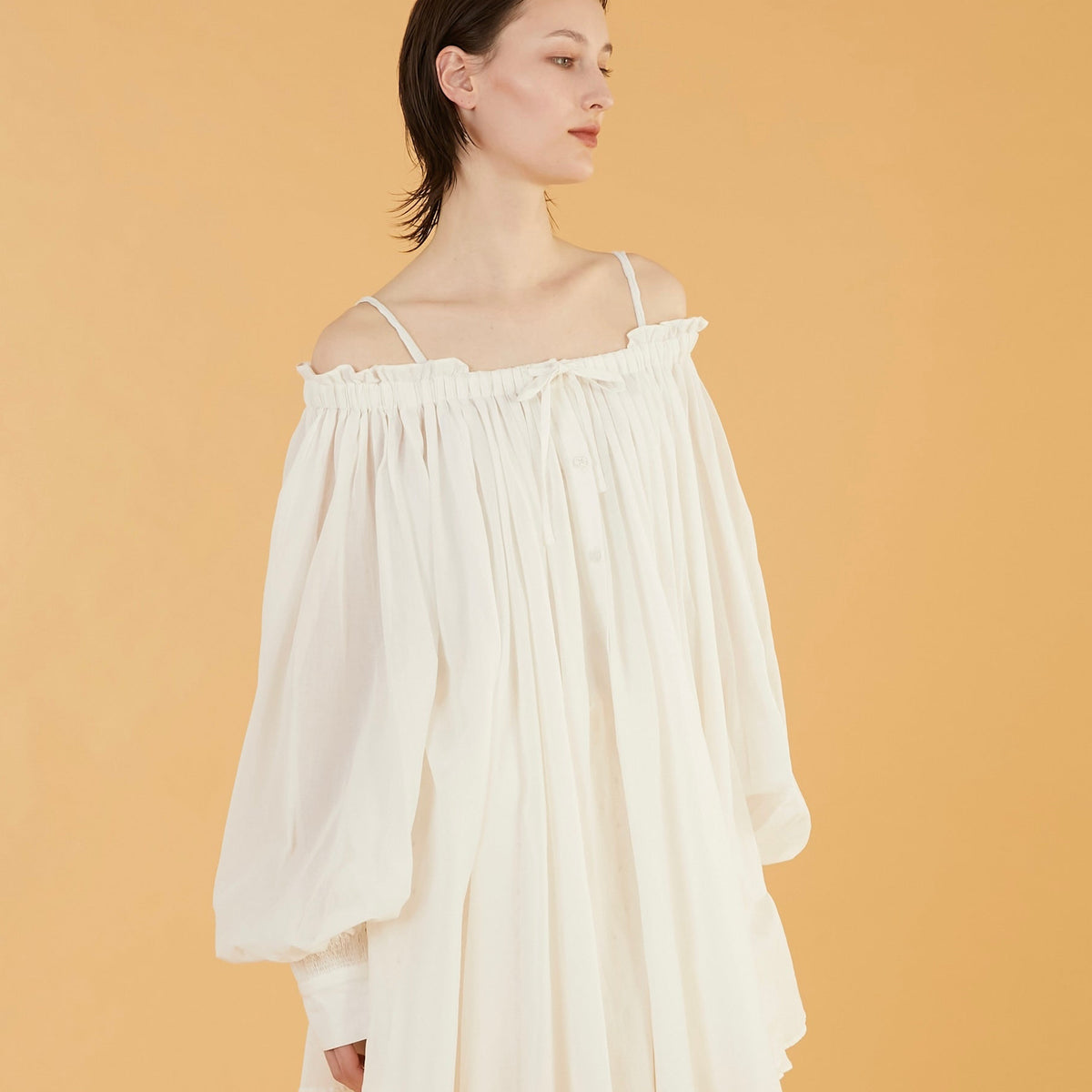 sheer gather volume blouse｜WHITE