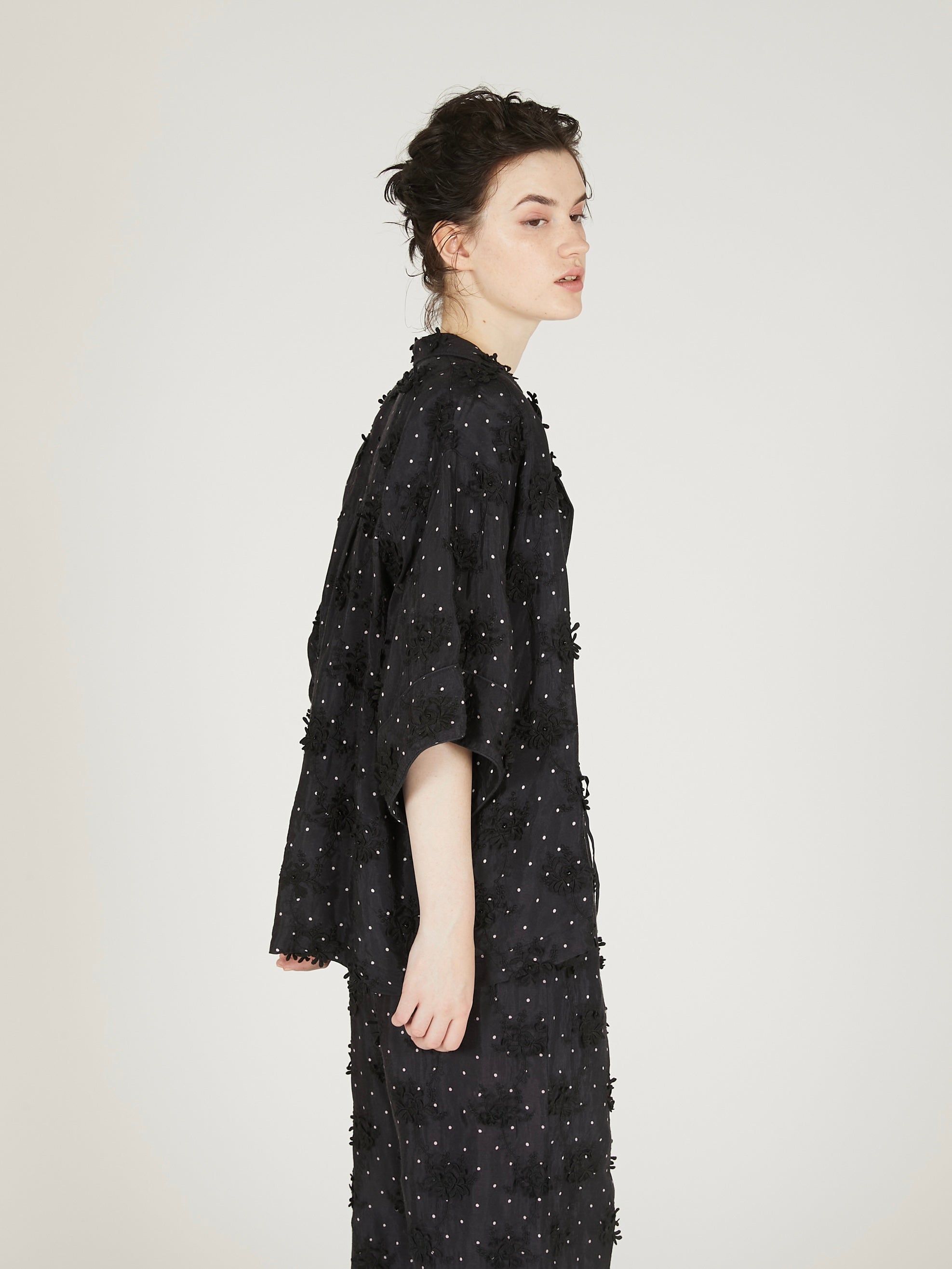 dot 3D embroidery open collar shirts｜BLACK