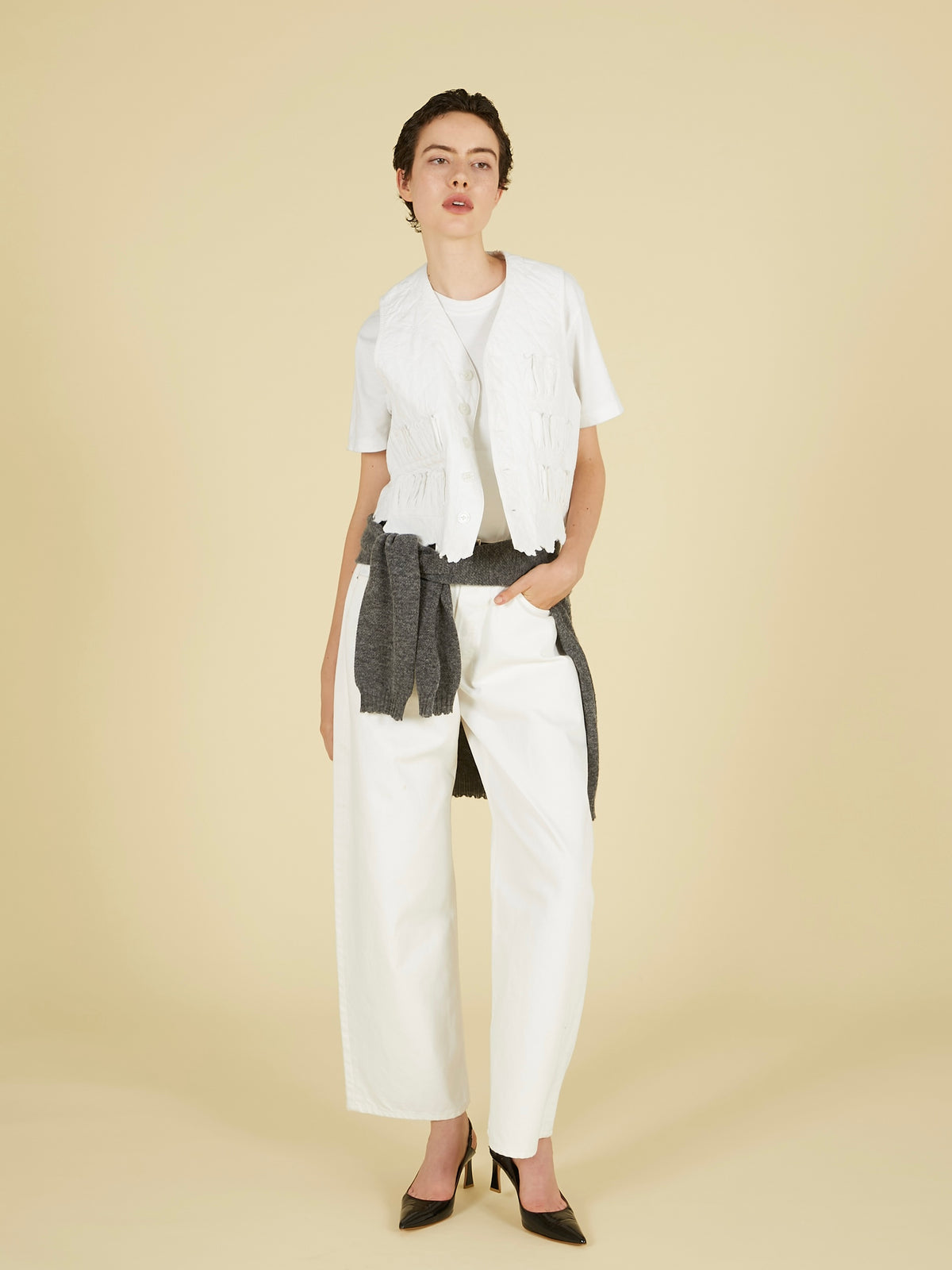 embroidery scallop vest｜WHITE