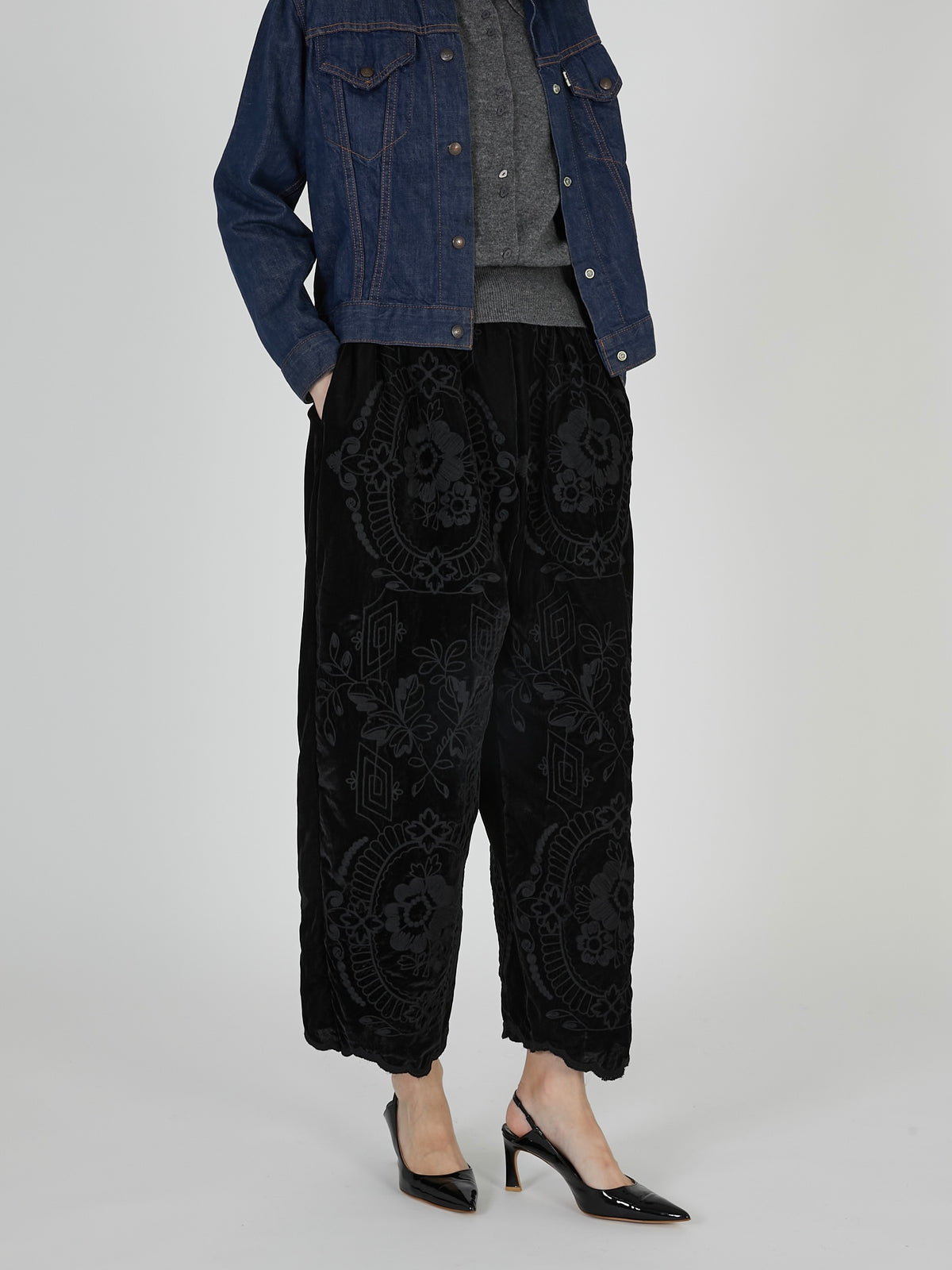 tape embroidery velvet easy pants｜BLACK