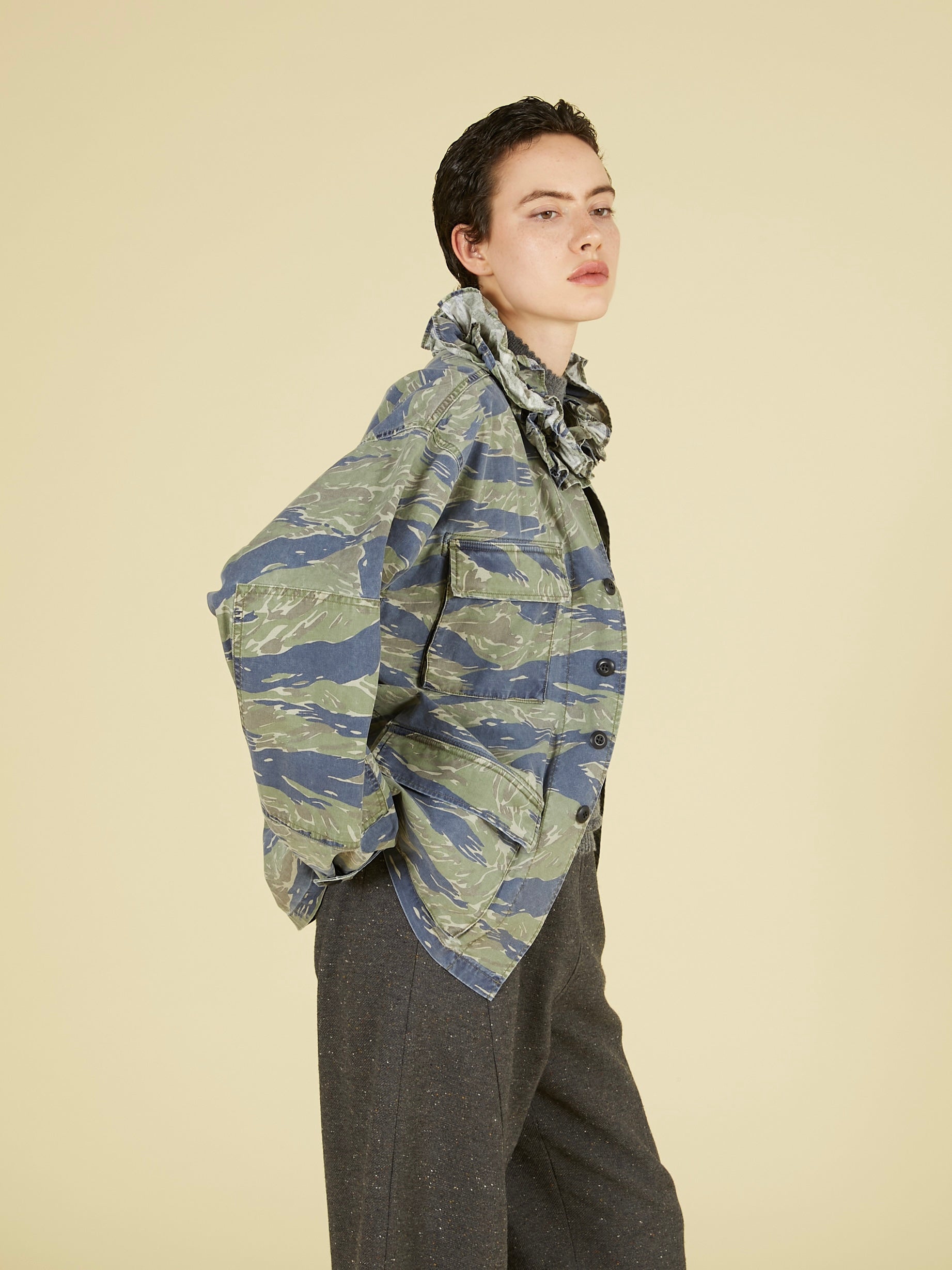 frill collar camo jacket｜NAVY