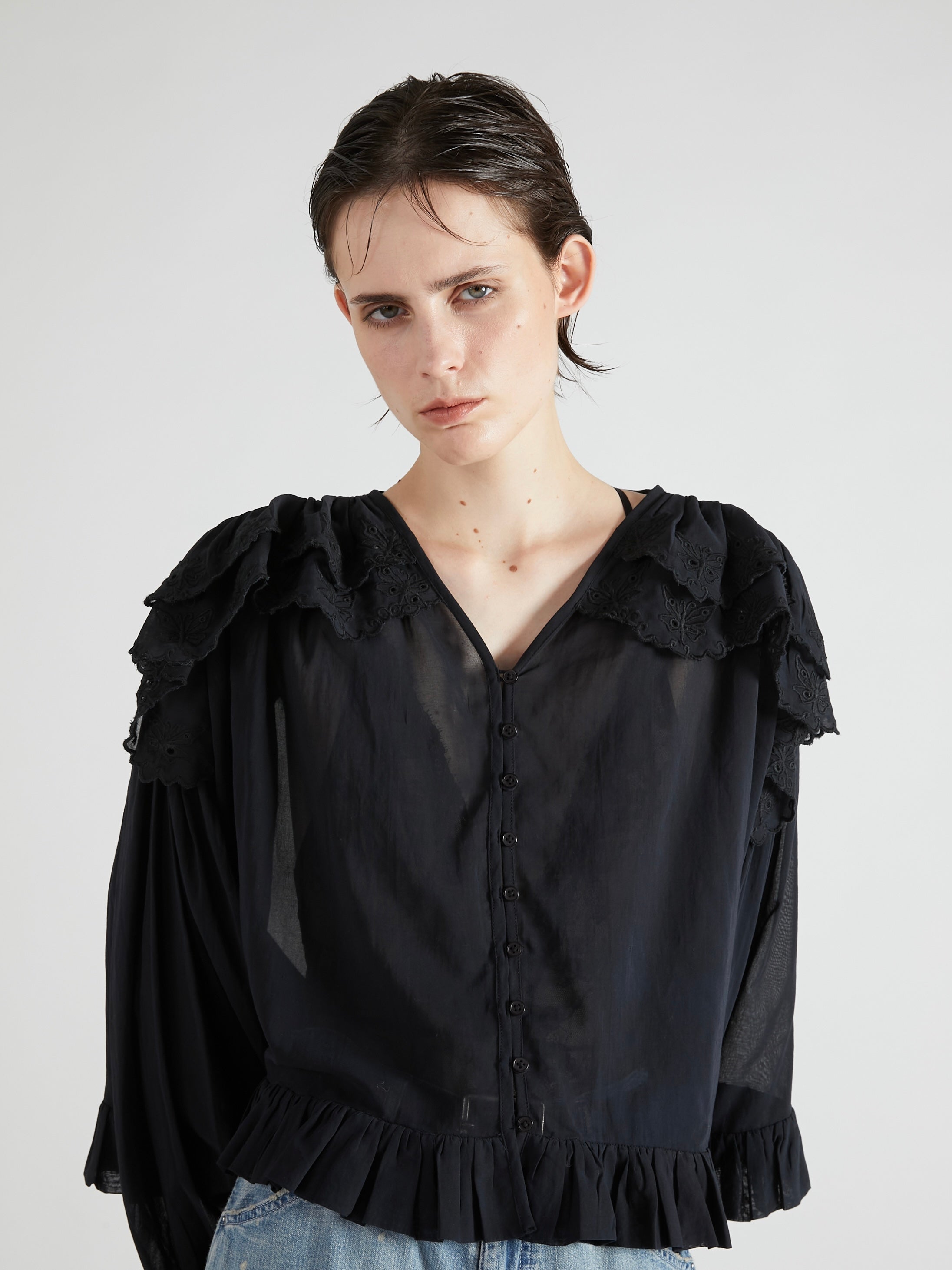scallop frill blouse｜BLACK