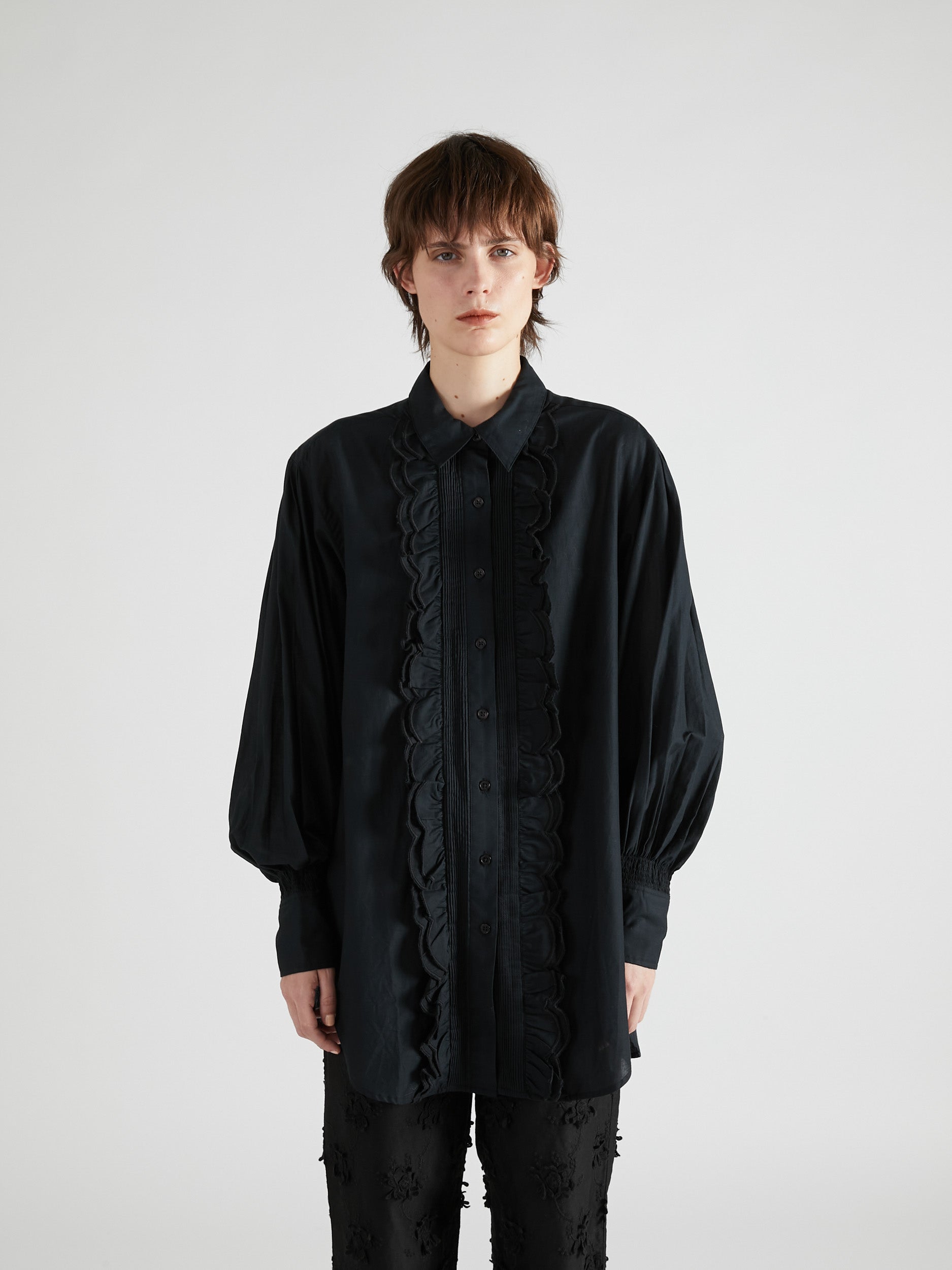 front scallop ribbon blouse｜BLACK