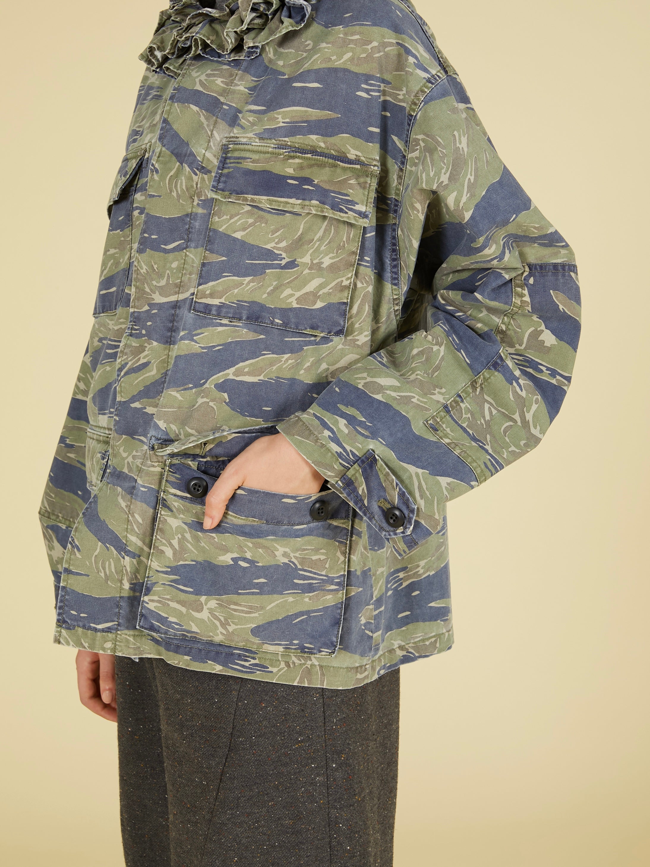frill collar camo jacket｜NAVY