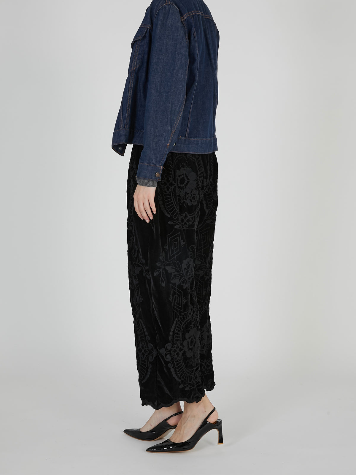 tape embroidery velvet easy pants｜BLACK