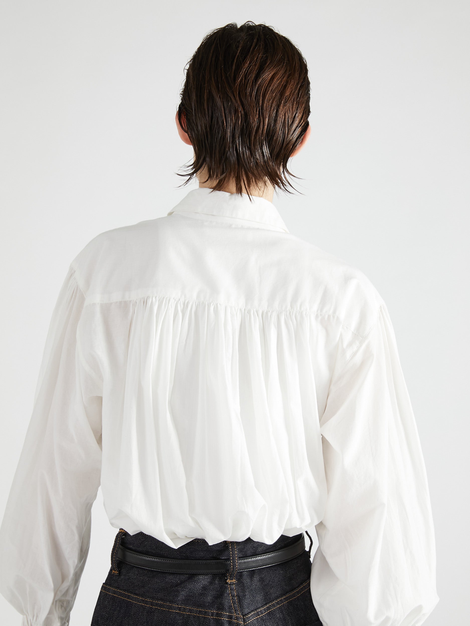 front scallop ribbon blouse｜WHITE