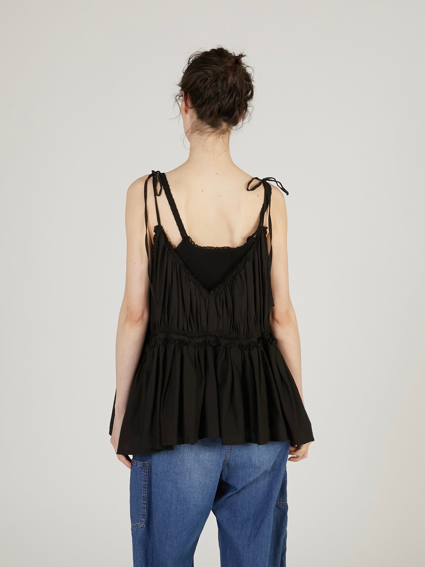 frill gather volume camisole｜BLACK